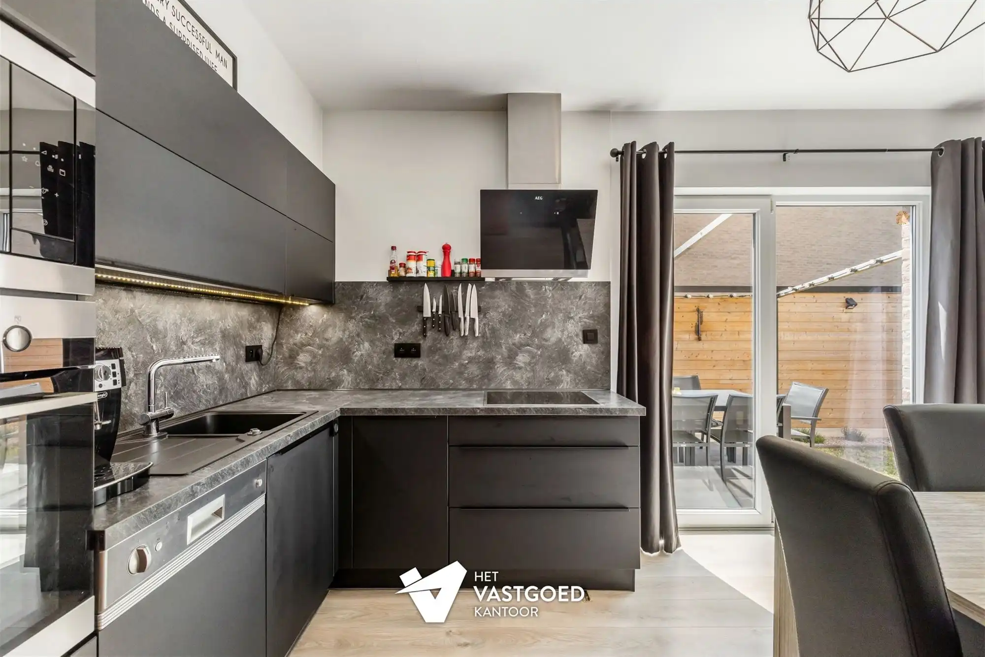 MOOI AFGEWERKT 2 SLAAPKAMER APPARTEMENT MET PRIVATIEVE TUIN EN AUTOSTAANPLAATS TE BEVERLO foto 10