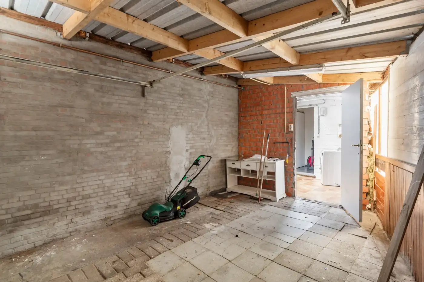 Leuke starterswoning met 2 slpk., garage en gezellig west-tuintje foto 17