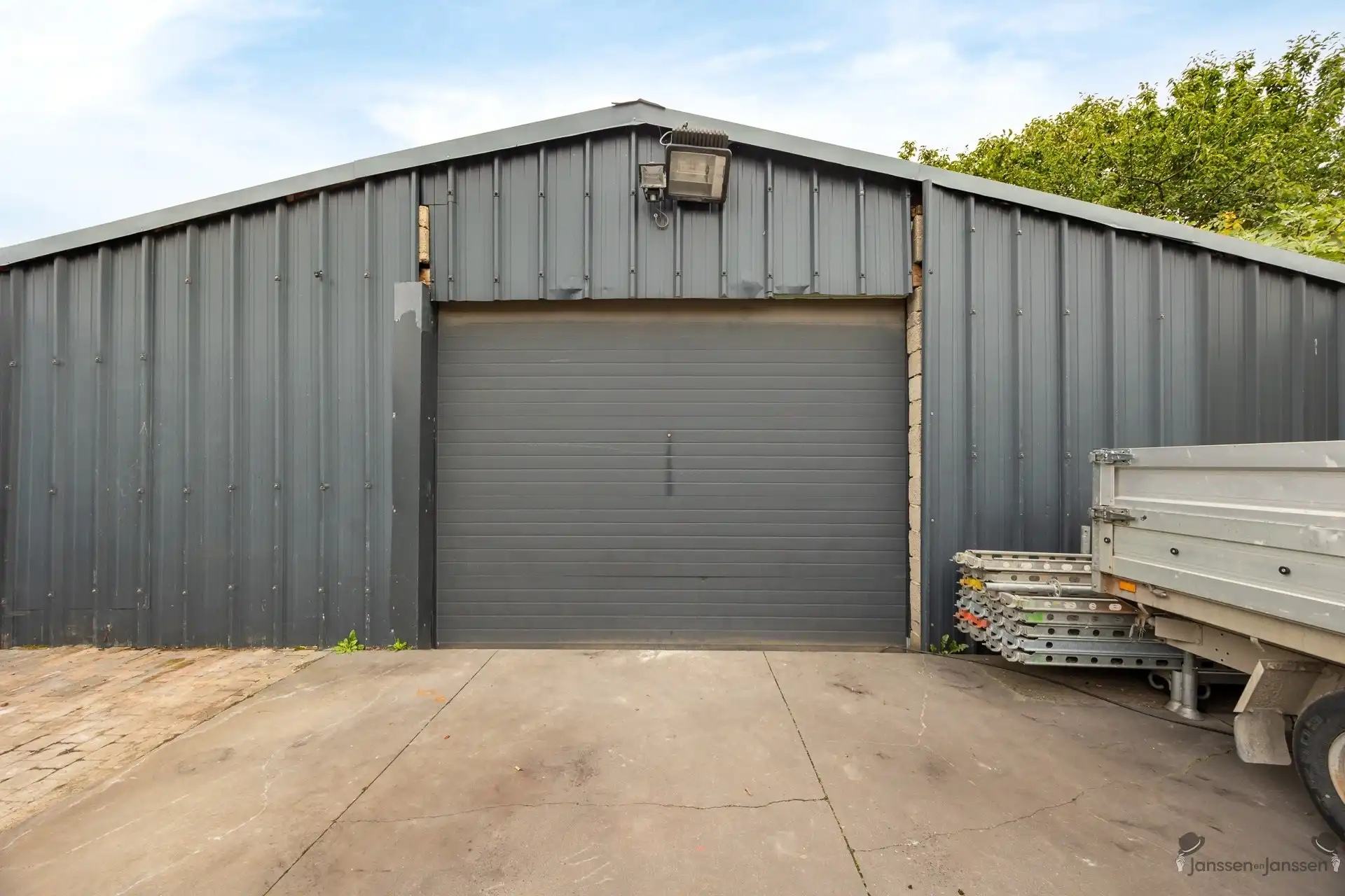 gerenoveerde woning met ruim magazijn  foto 19