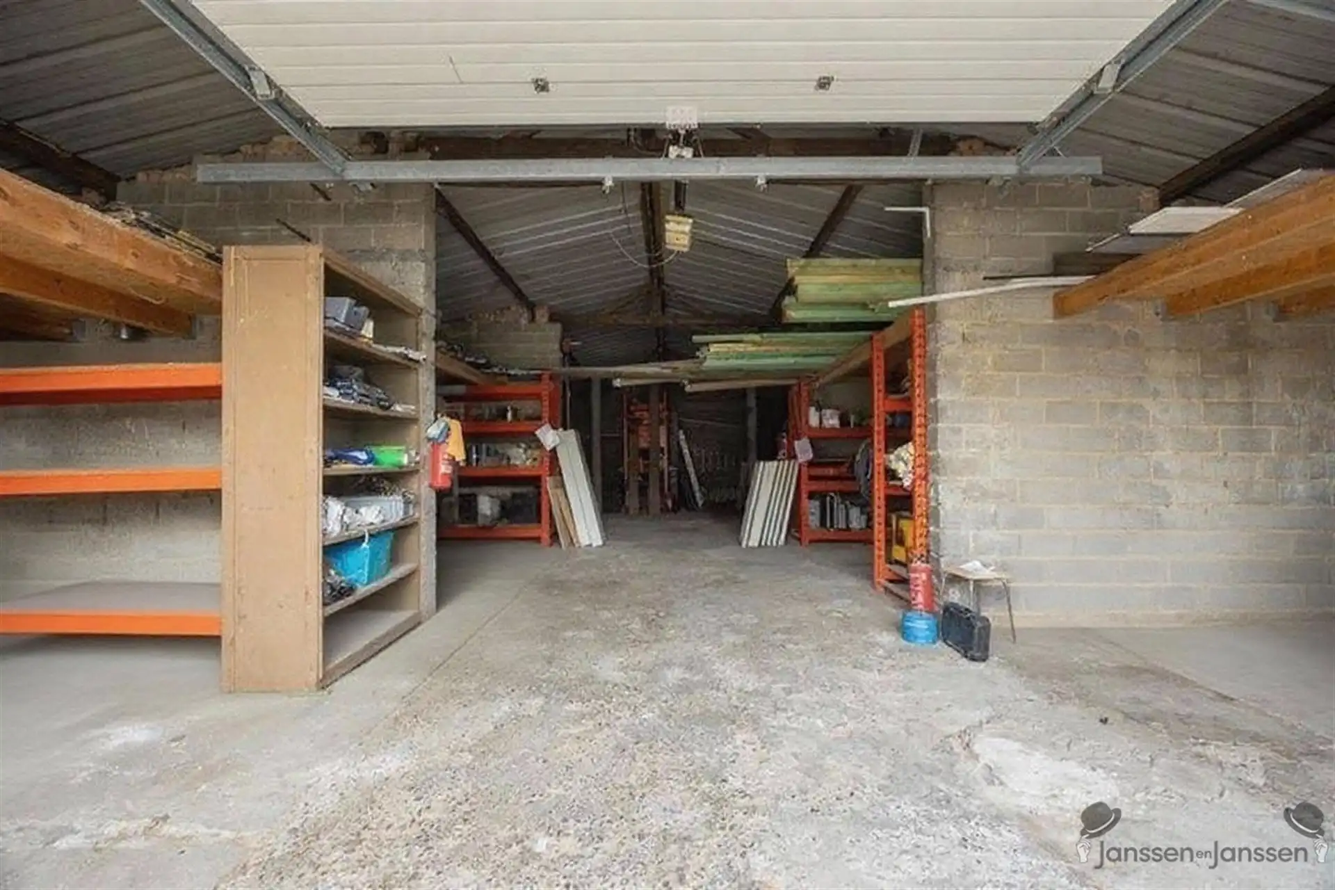 gerenoveerde woning met ruim magazijn  foto 19