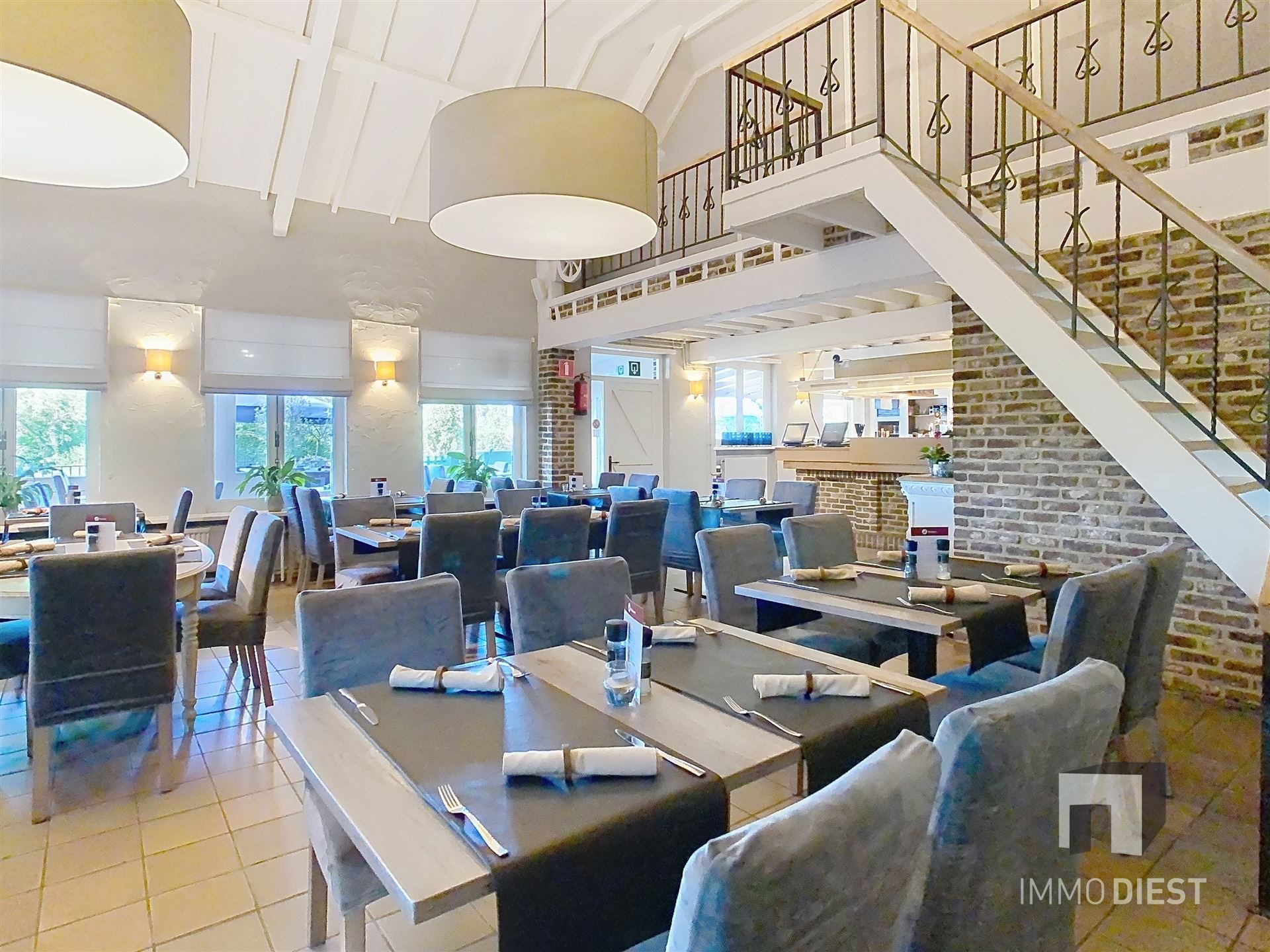 Brasserie - restaurant - feestzaal - privéwoonst foto 13