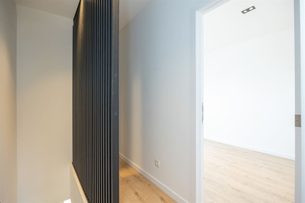 Prachtig gerenoveerde, lichtrijke woning foto 17