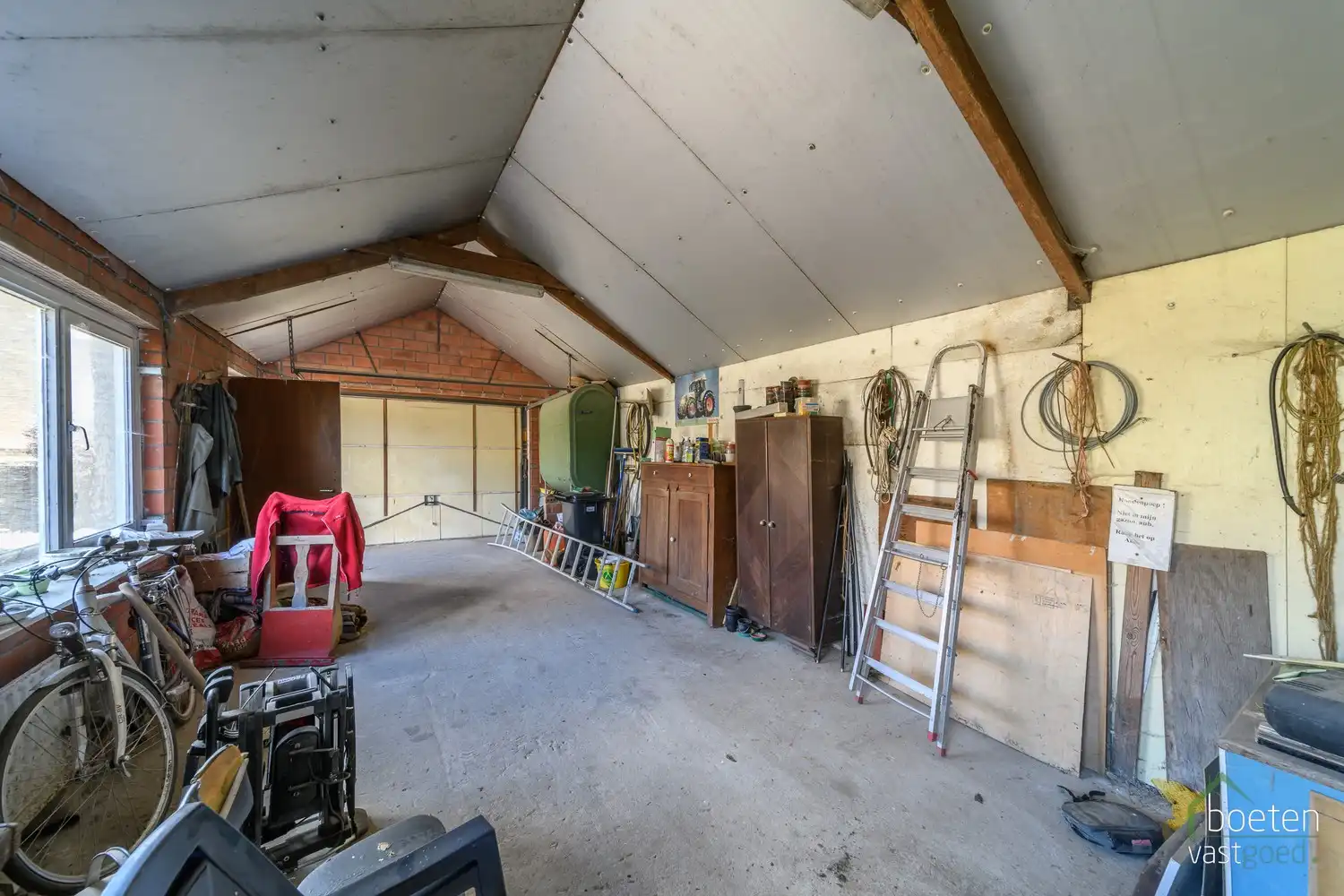 BEVEREN AAN DE IJZER: Zeer degelijke villa-bungalow met alle leefruimtes op het gelijkvloers, ruime garage en tuin op 772m² totale grondopp. foto 22