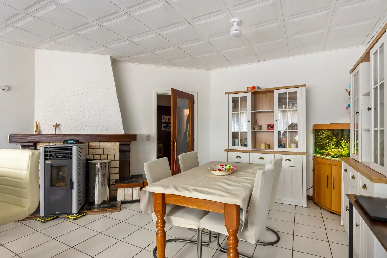 Op te frissen 2-slp appartement met autostaanplaats en tuin foto 4