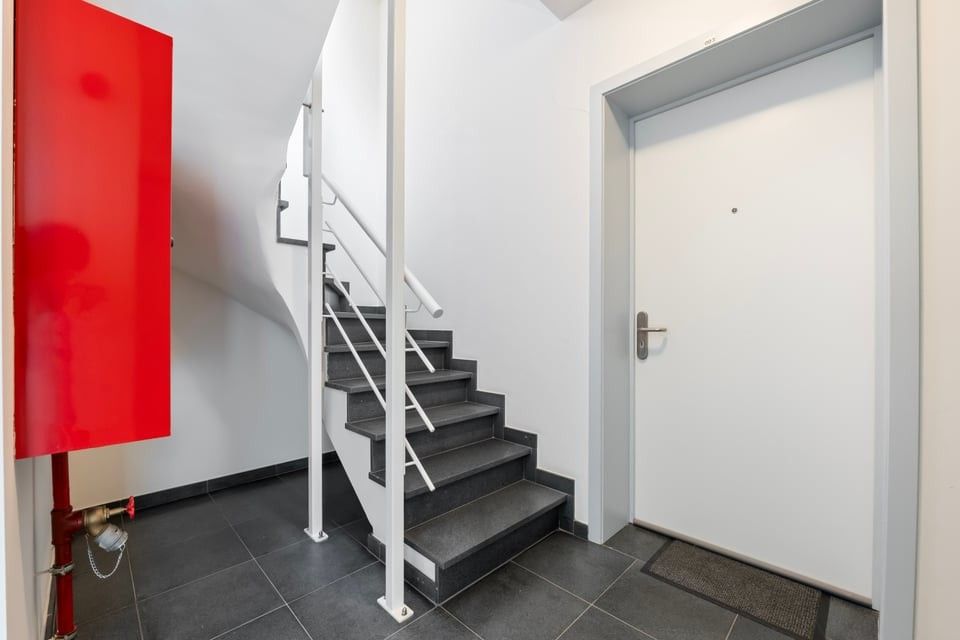 KNAP APPARTEMENT MET 1 SLAAPKAMER EN STAANPLAATS IN SINT-TRUIDEN foto 7