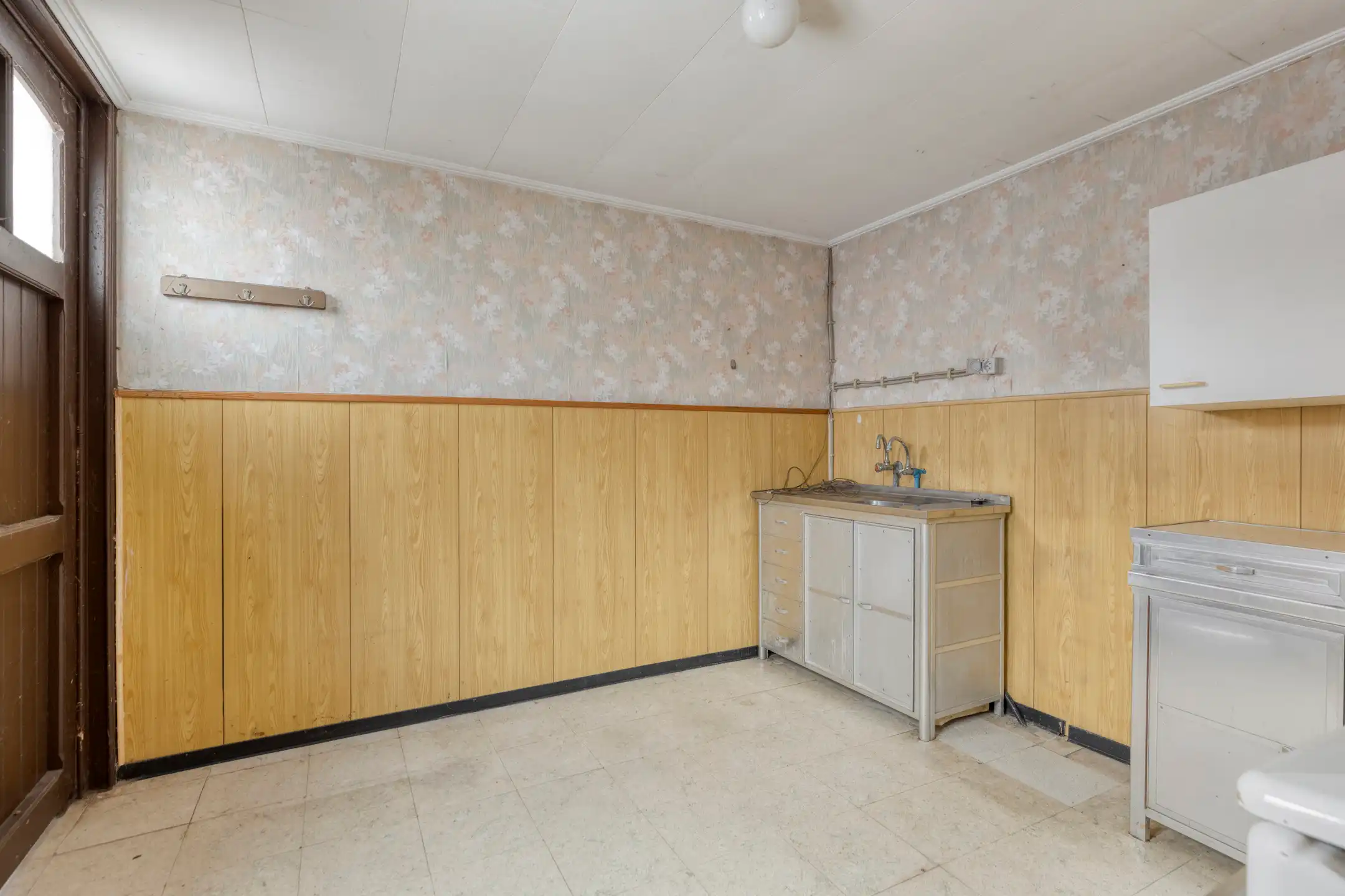 Te renoveren woning met zeer grote tuin op rustige ligging foto 8