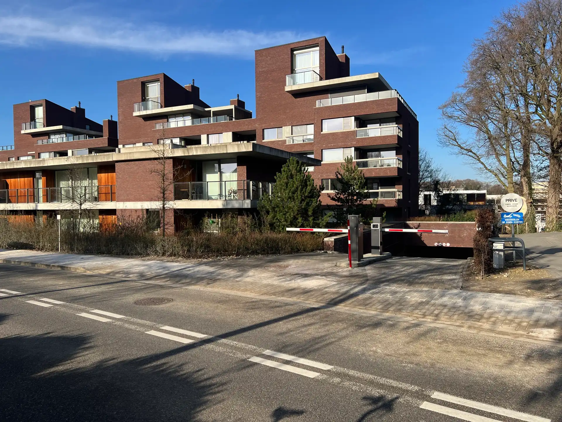 Ondergrondse parkeerplaats in het centrum van Genk foto {{pictureIndex}}
