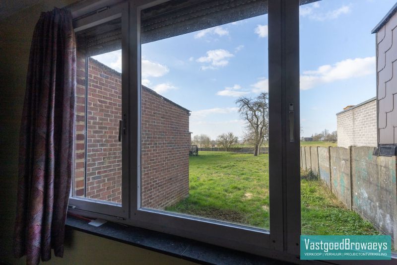 Te renoveren woning met tuin foto 12
