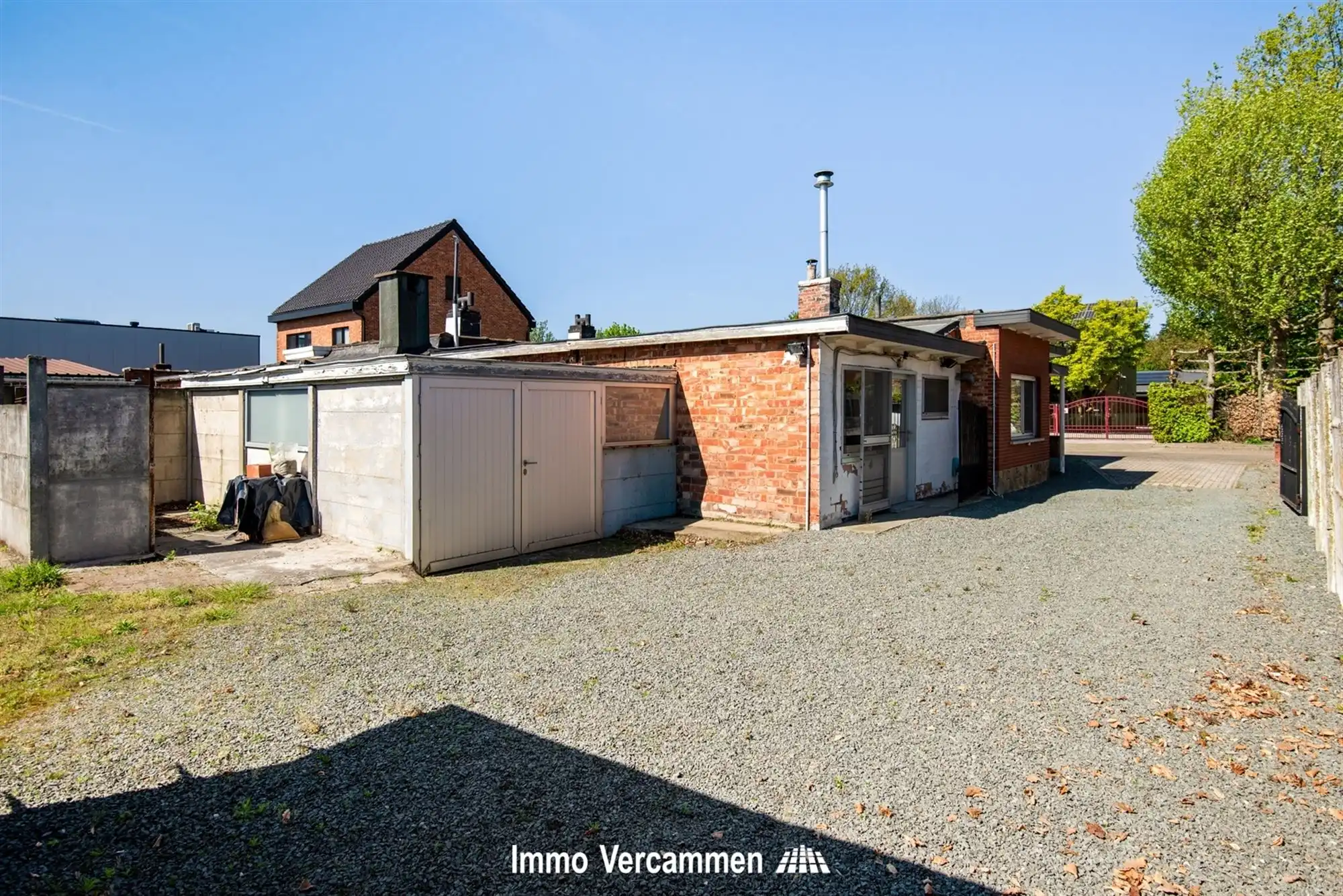 Grondig te renoveren, gelijkvloerse woning te Beerzel. foto 13