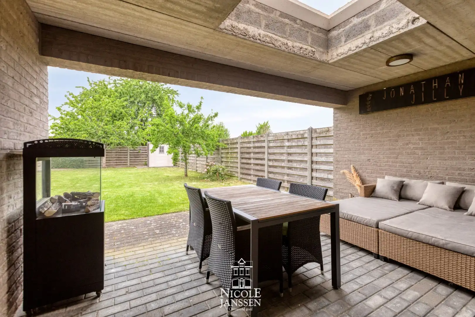 Ruime gezinswoning met tuin foto 32