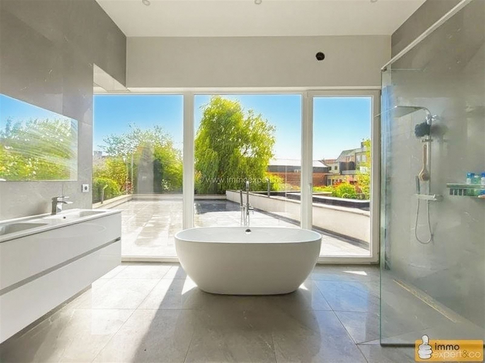 TERNAT: Volledig gerenoveerde woning, 3 slpkrs, centrum foto 17