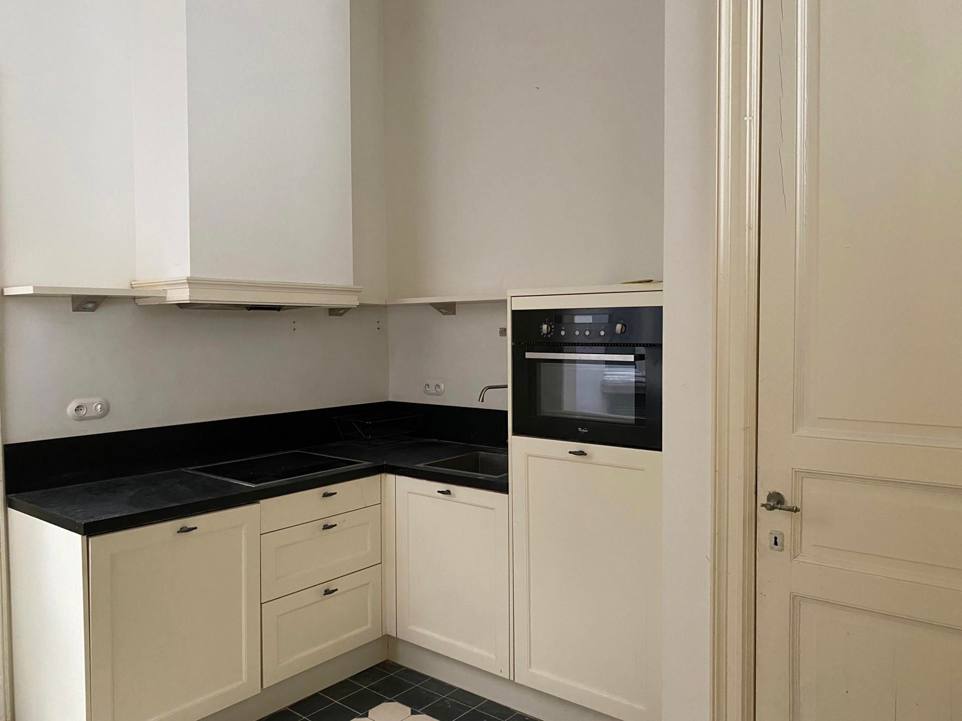 Authentiek appartement (ca 80m²) in Art Nouveau stijl. foto 9