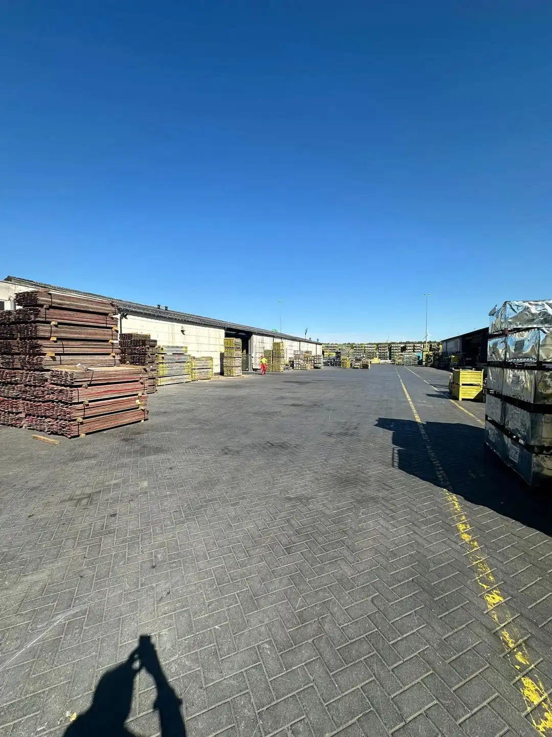 Te Huur Industriele Site: Kantoren en Magazijn te Verrebroek foto 17