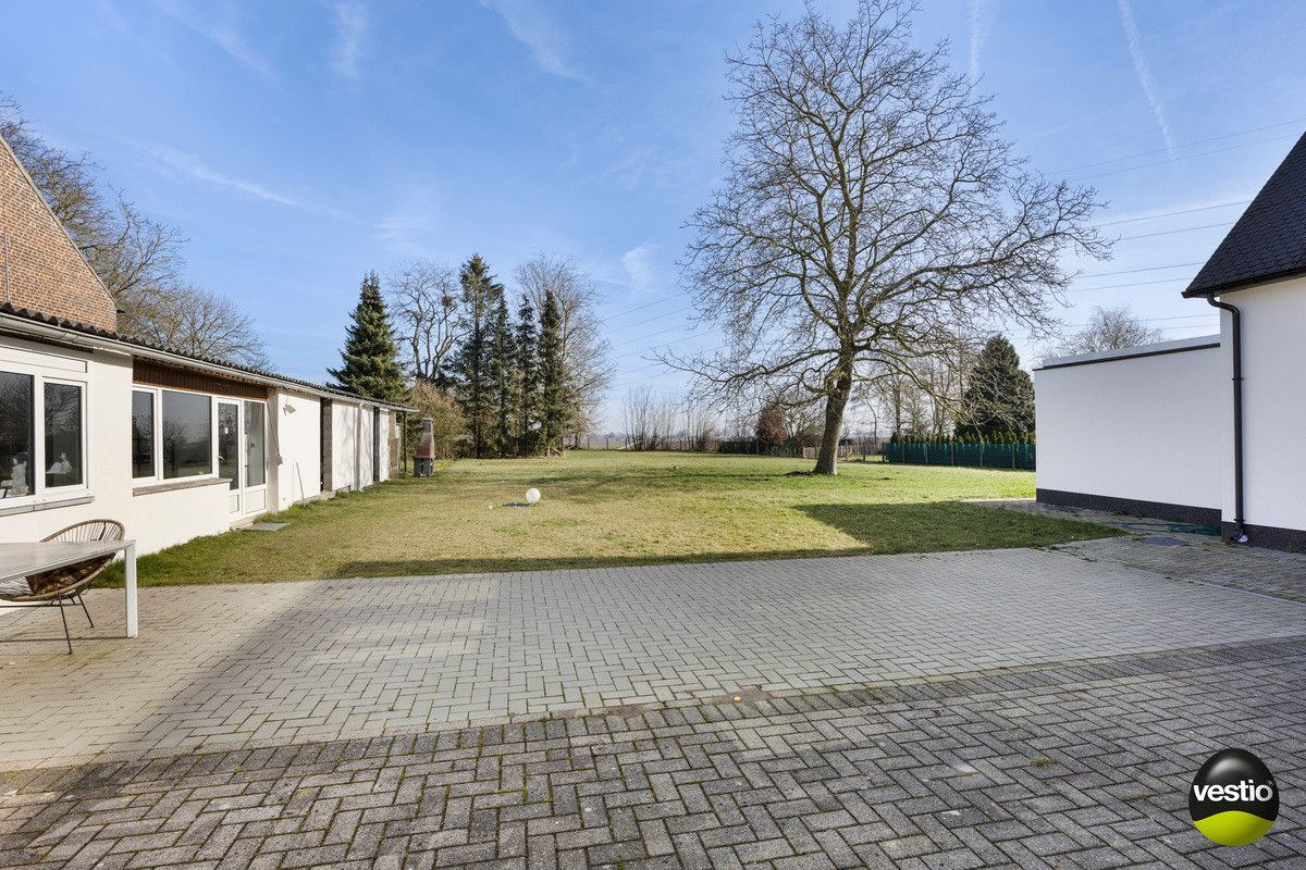 RUIME RUSTIG GELEGEN WONING MET 3 SLK EN POLYVALENT BIJGEBOUW OP 23A75CA. foto 31