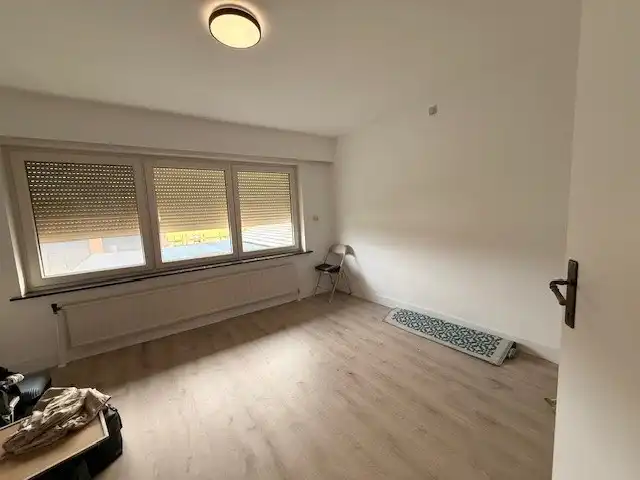 Instapklare gezinswoning met 3 slaapkamers en 2 parkeerplaatsen. foto 9