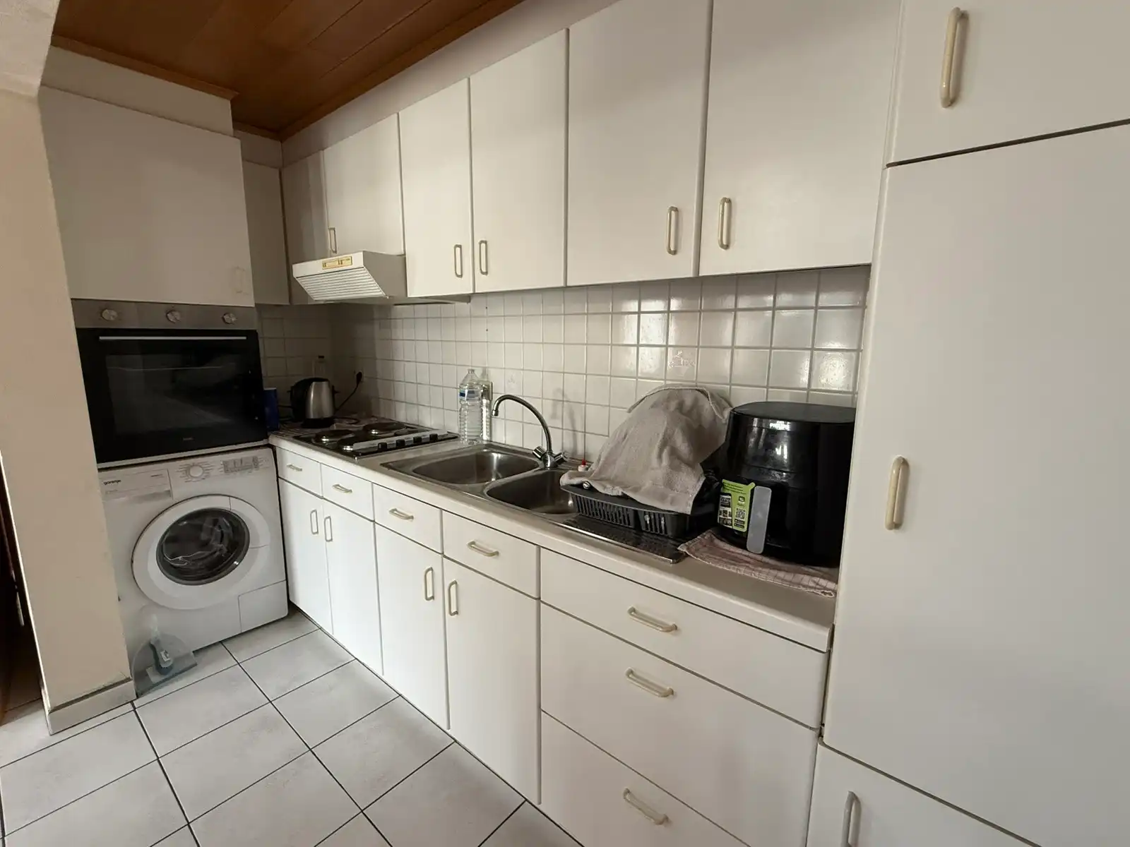 Lichtrijk appartement gelegen nabij centrum op de derde verdieping van kleinschalige bouw.  foto 6