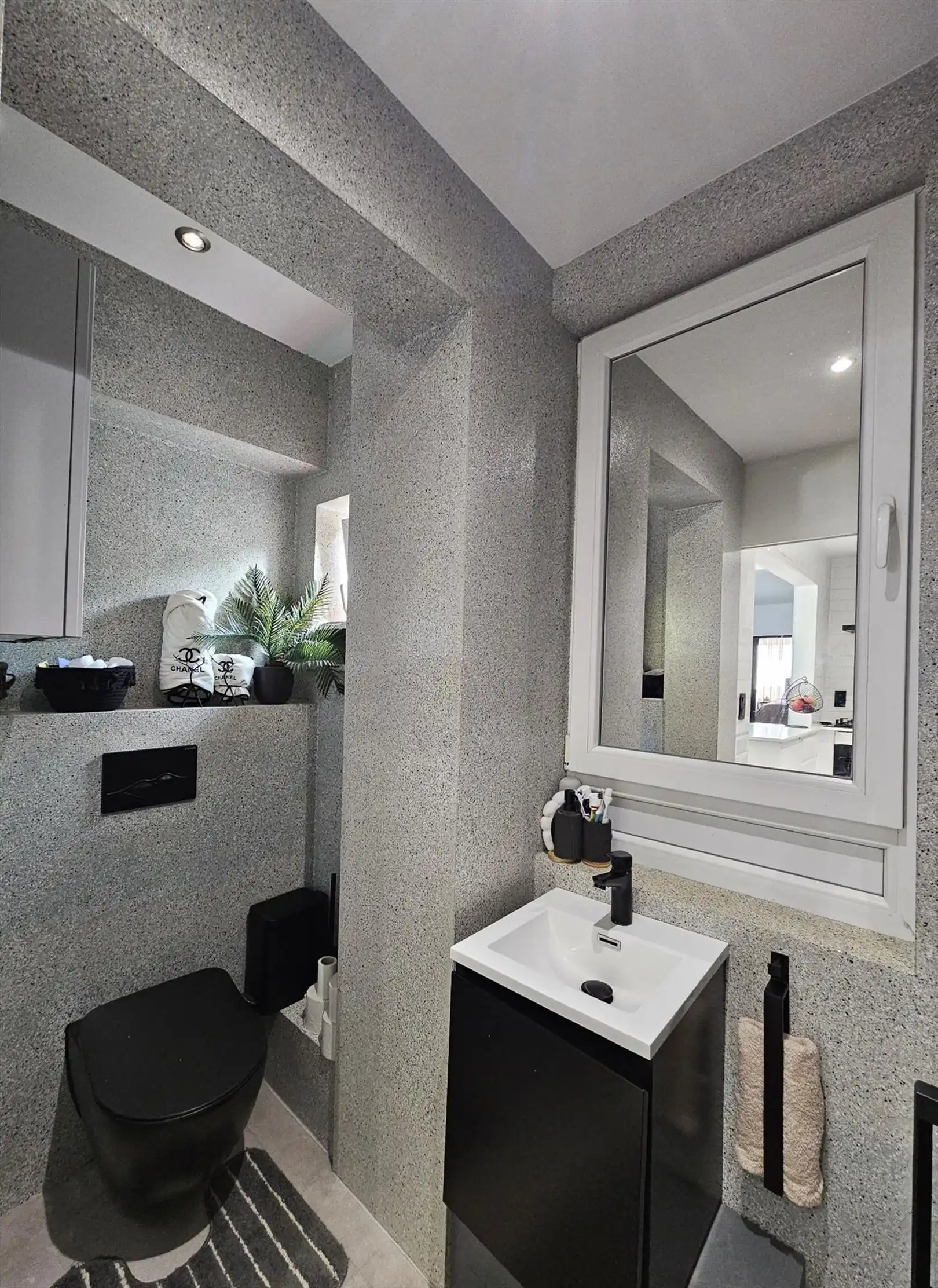 Modern ingericht appartement met 1 slaapkamer. foto 8