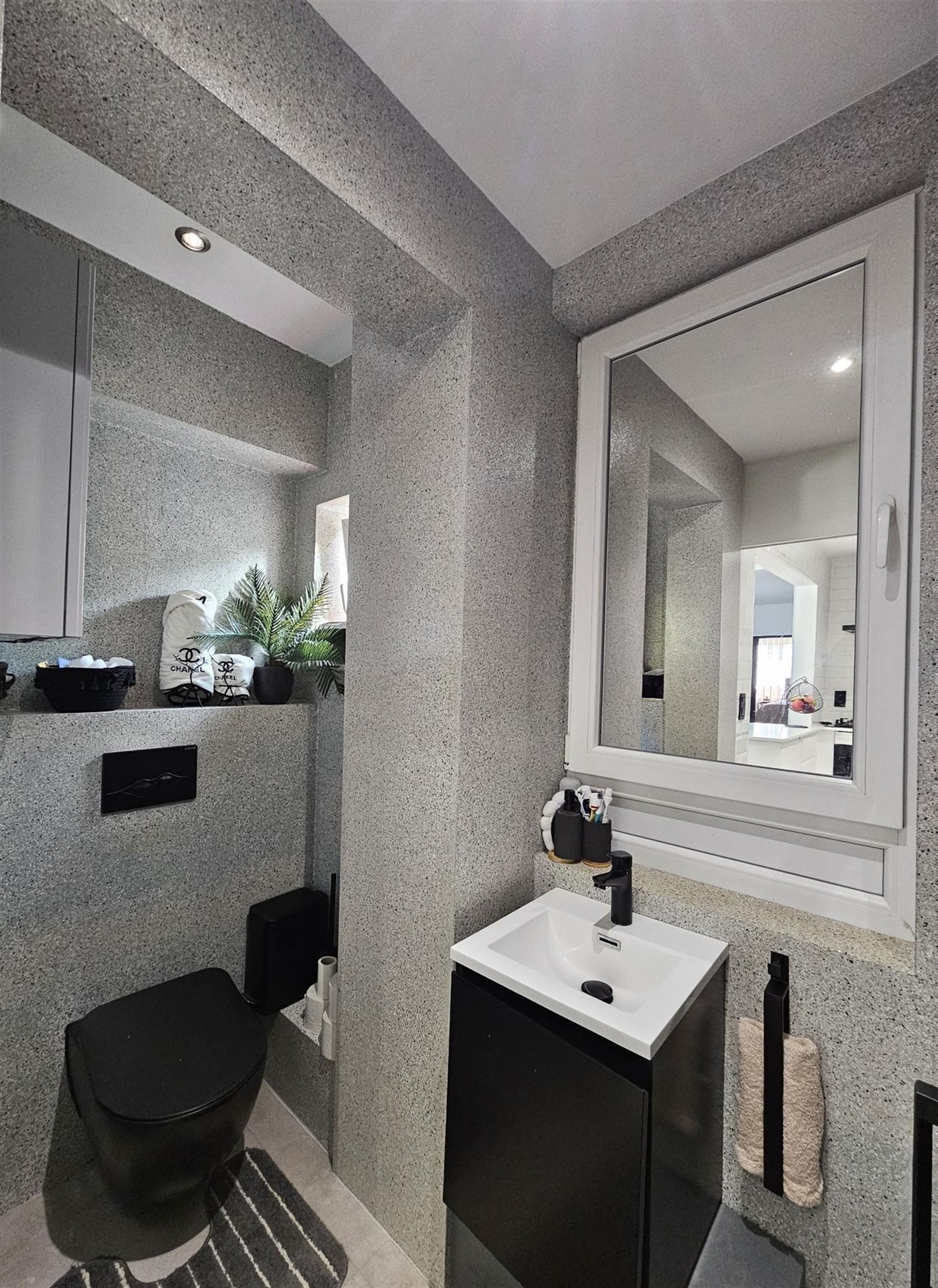 Modern ingericht appartement met 1 slaapkamer. foto 8
