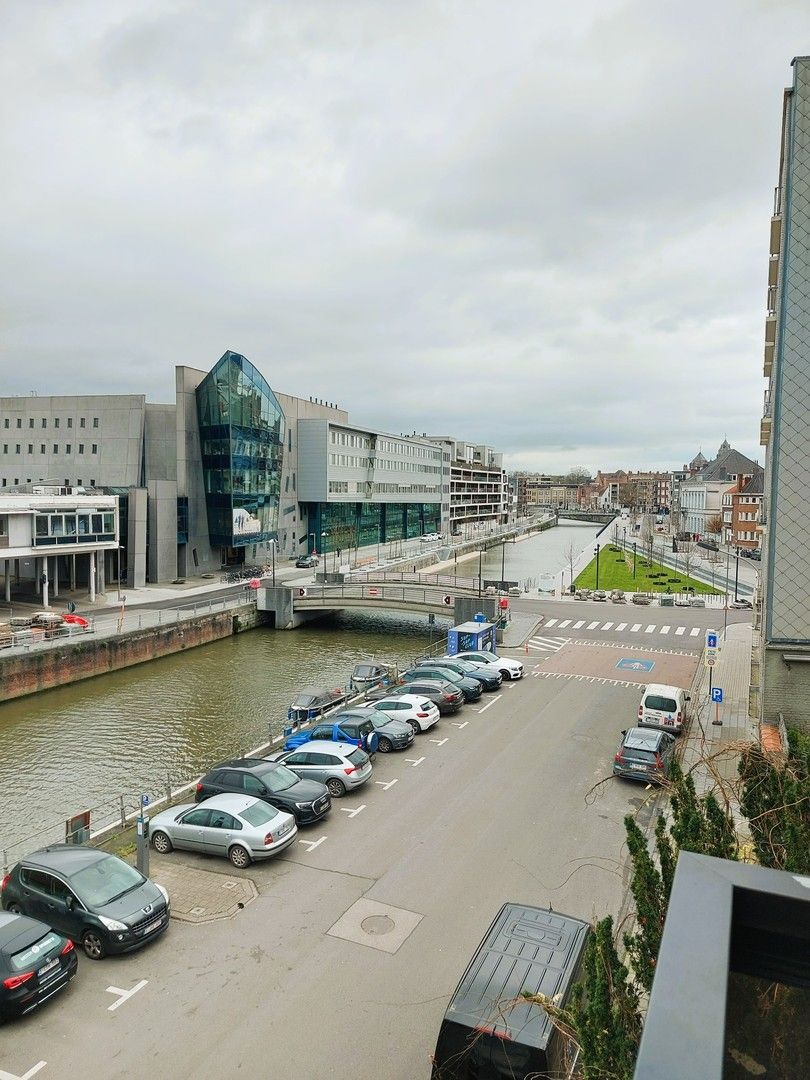 Totaal gerenoveerd appartement met 1 slaapkamer met zicht op de Leie ! foto 12