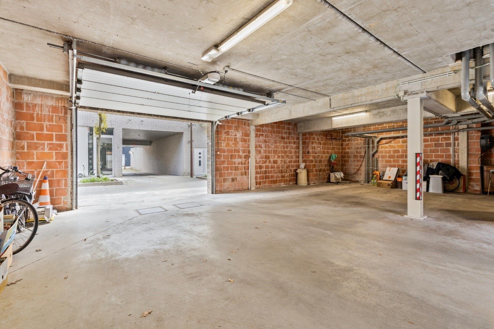 Mooi 2-slaapkamerappartement met garage in het centrum van Deerlijk! foto 23