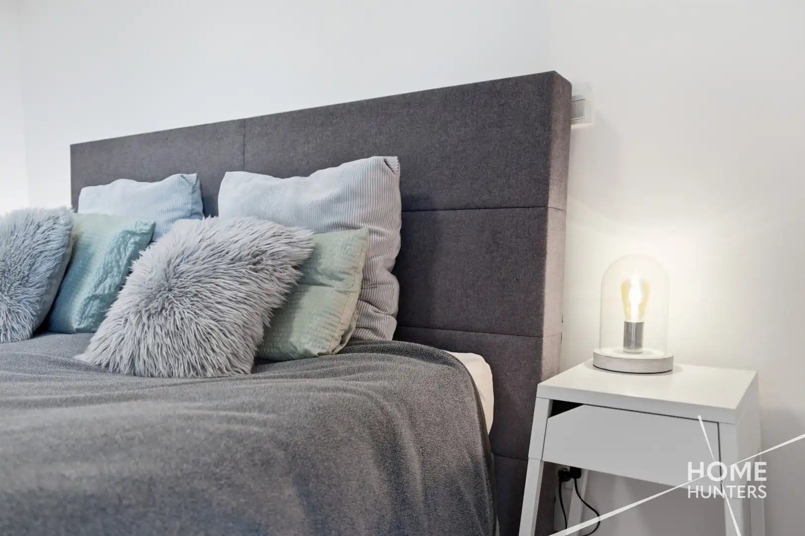 Ruim appartement met twee slaapkamers, een vernieuwde badkamer en 2 unieke terrassen.  foto 20