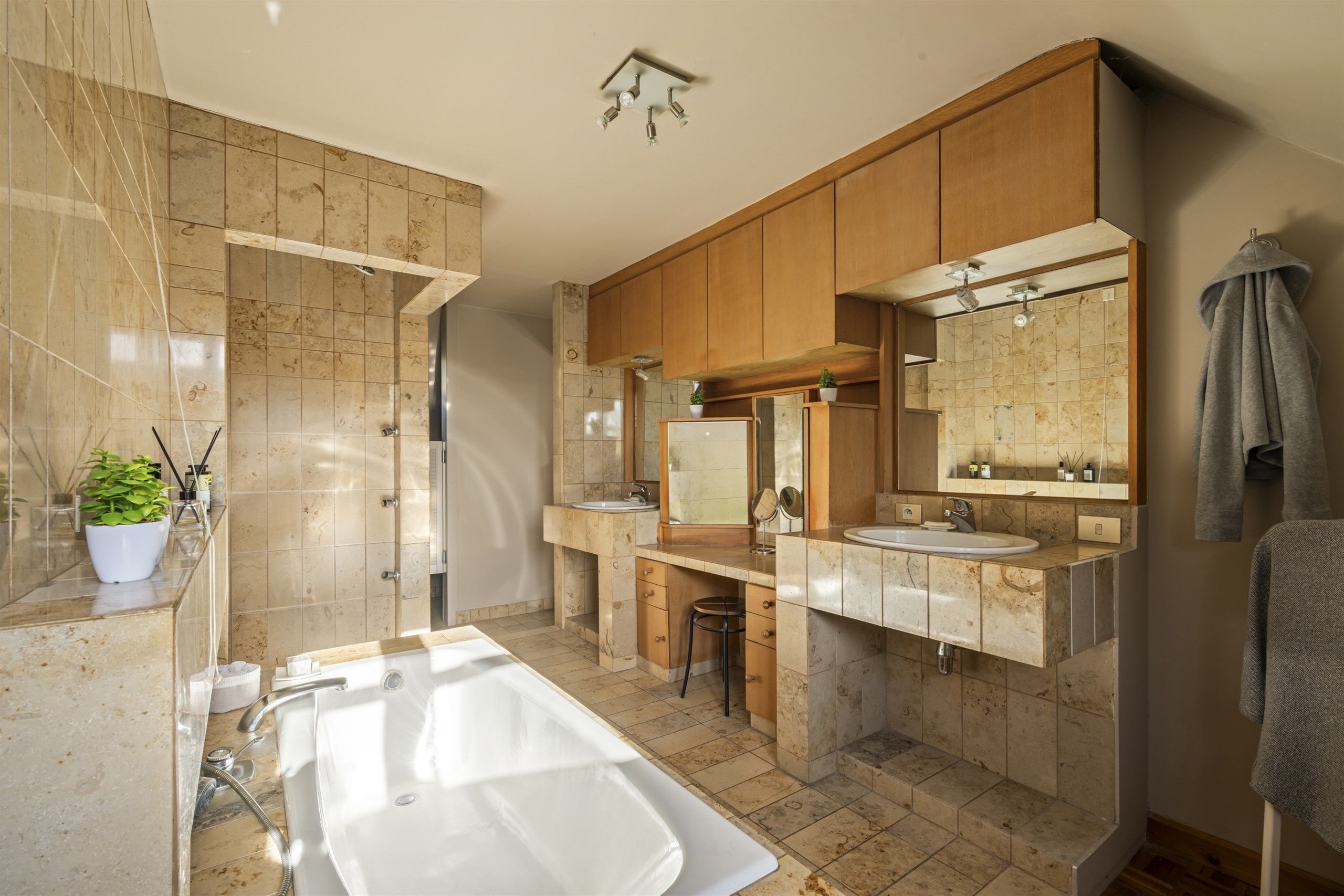 FIRST SALE VR 21/11 (16.00 - 20.00) & ZA 22/11 (9.00 - 18.00) foto 24