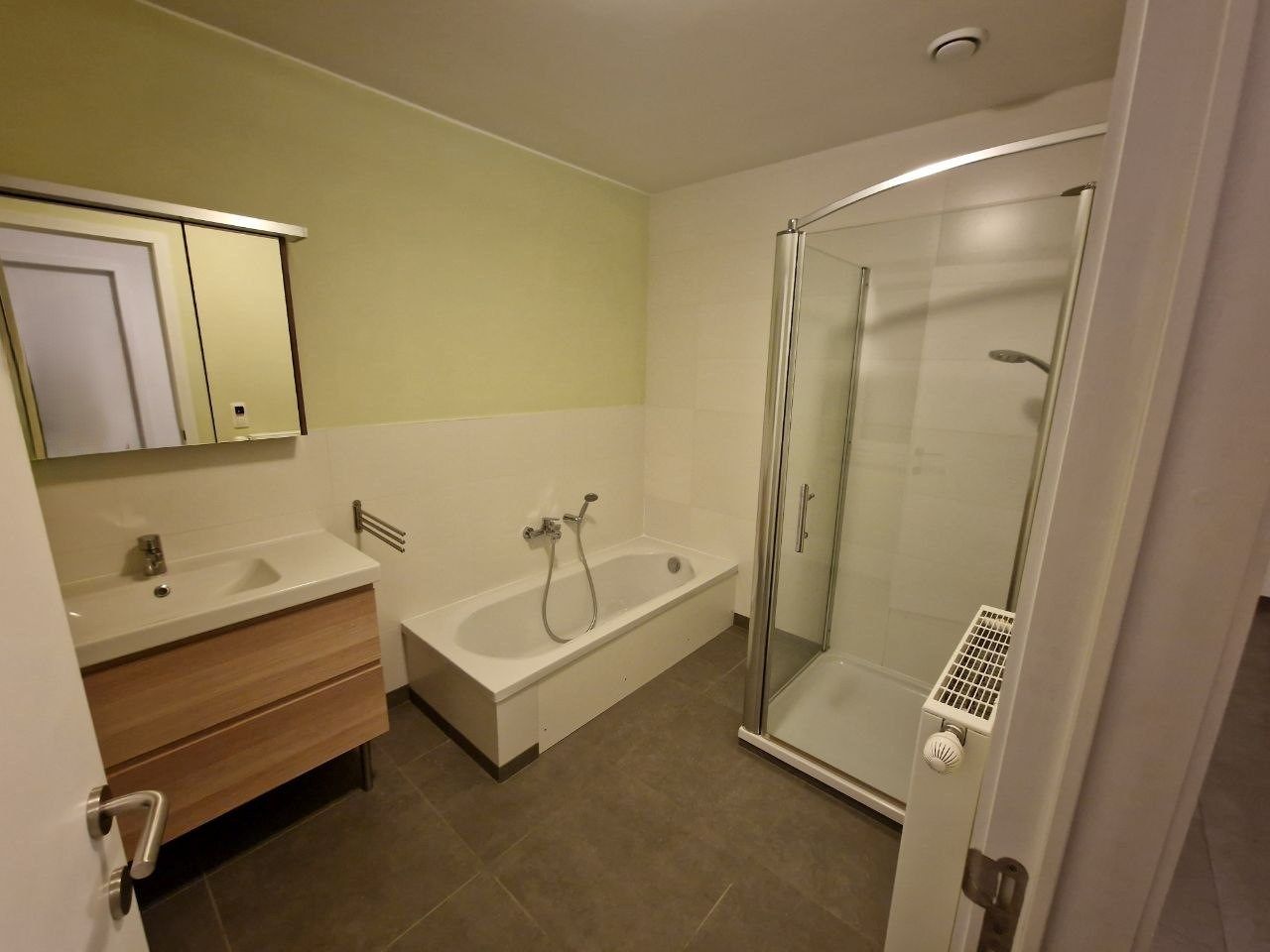 Ruime bel-étage woning met terras, garage en 3 slaapkamers in Lokeren foto 10