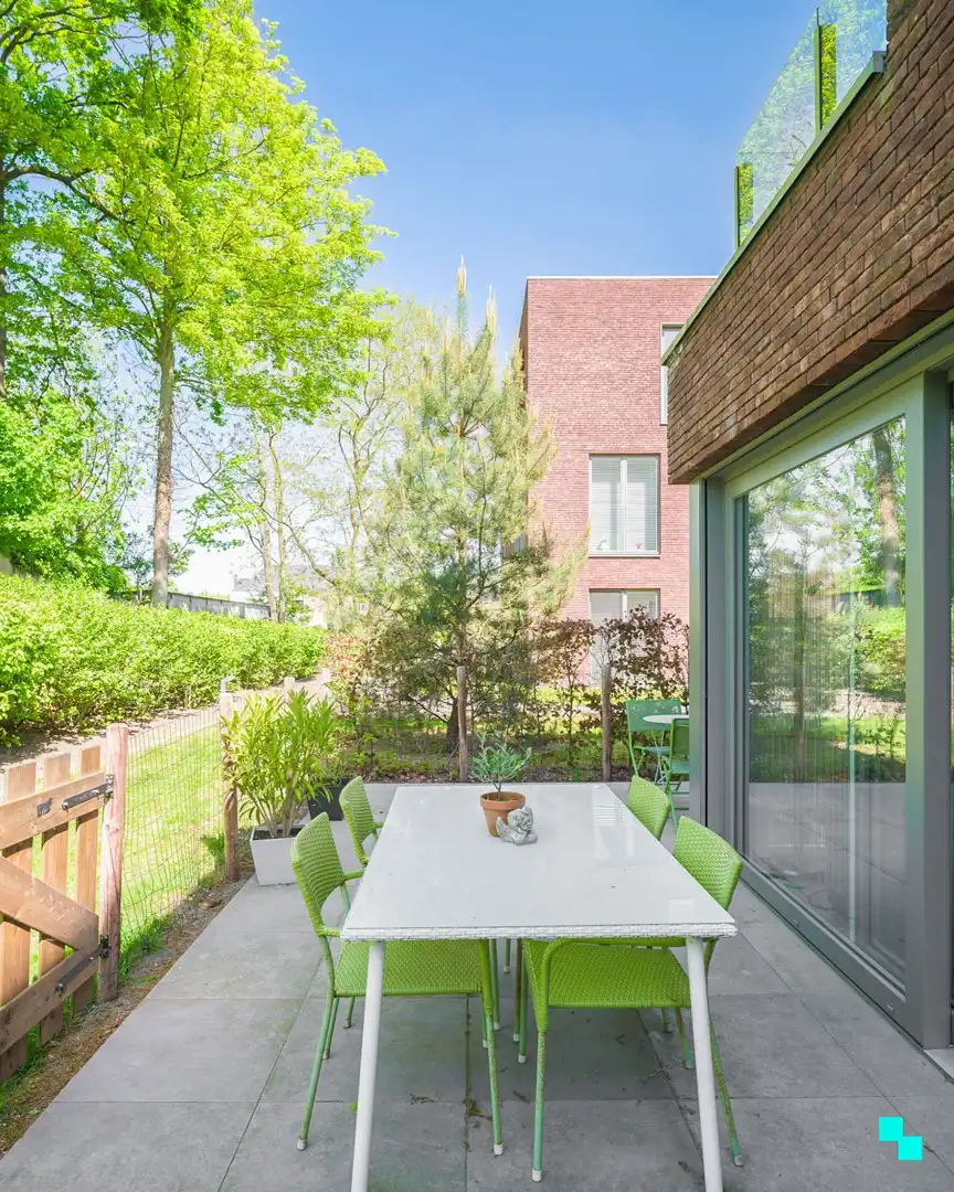 Gelijkvloers appartement omgeven door groen aan de Sint-Denijskerk foto 17