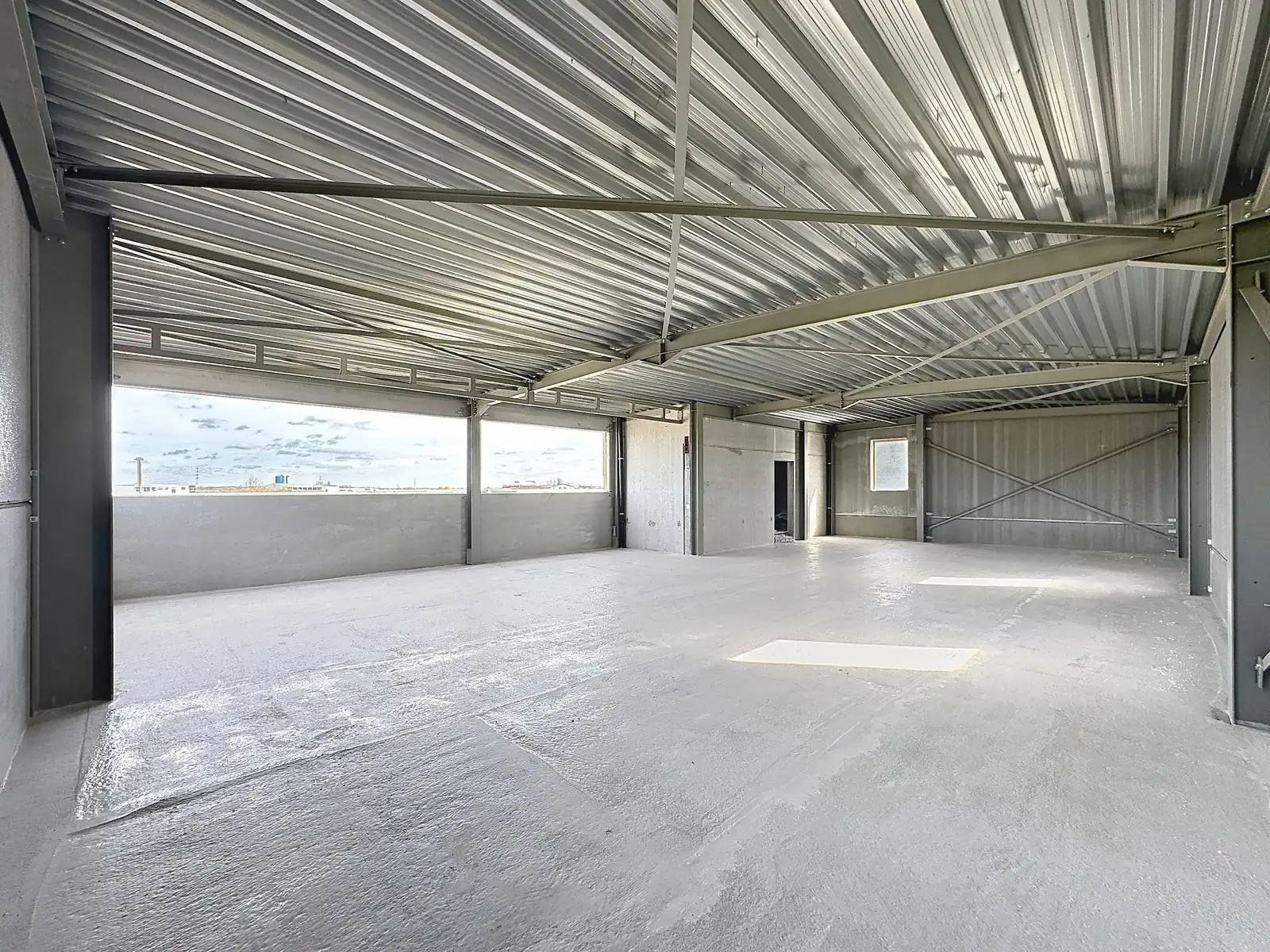 NIEUWE VOORWAARDEN! NB KANTOOR (164 m² - 1° verd.) met onderliggend MAGAZIJN (164 m² - op glv.), inclusief 6 private PARKEERPLAATSEN op industriezone "Schatting" te Zedelgem foto 3