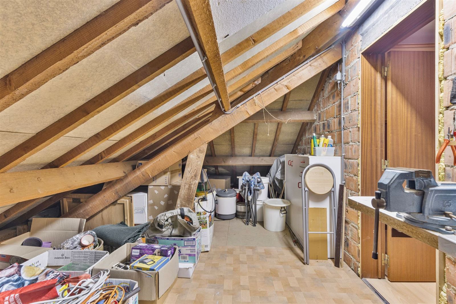 Ruime 3 gevel met 4 slaapkamers foto 19