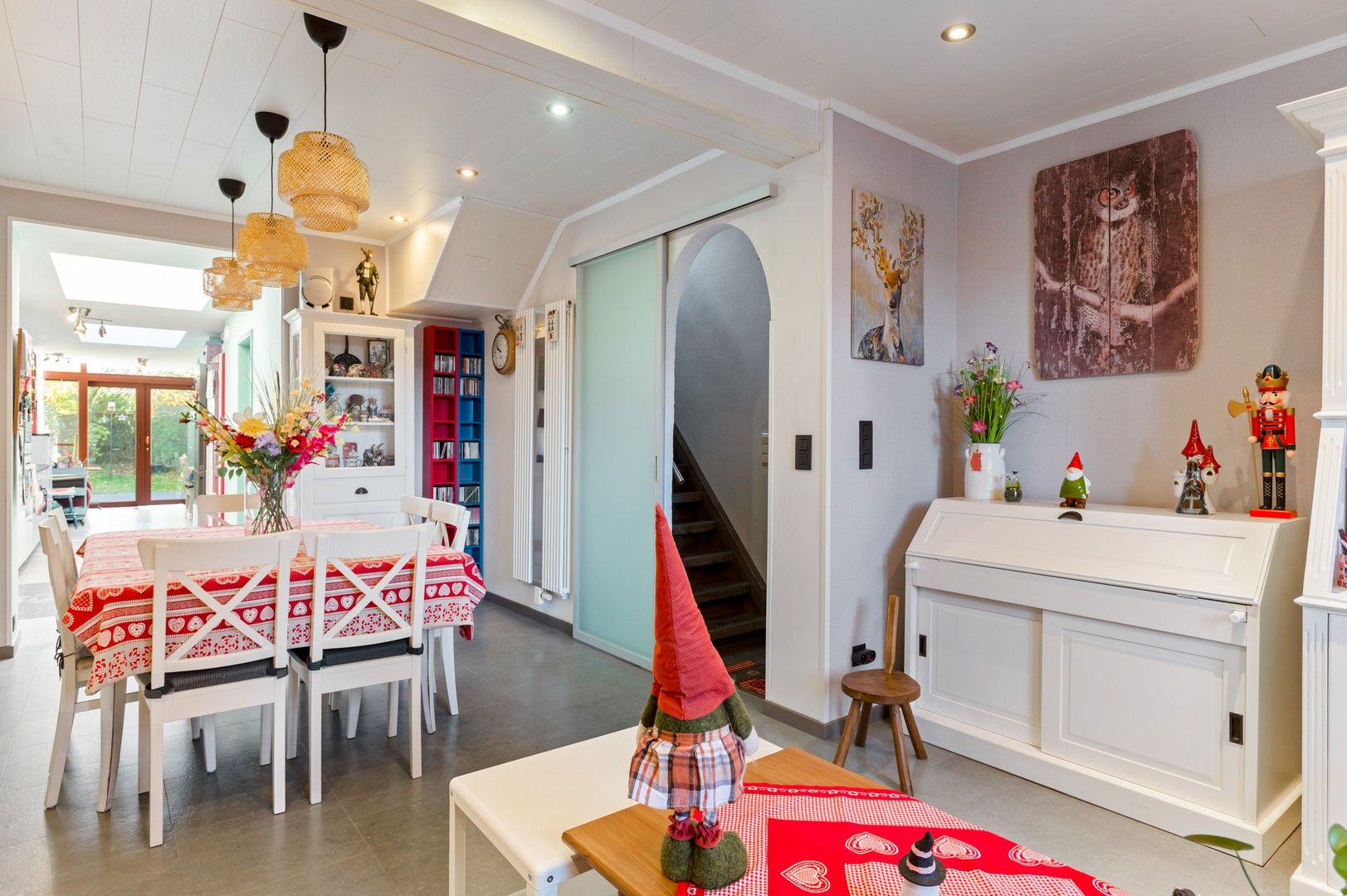 Halfopen woning van met 2 slp, een zonnige tuin in een rustige woonwijk. foto 6