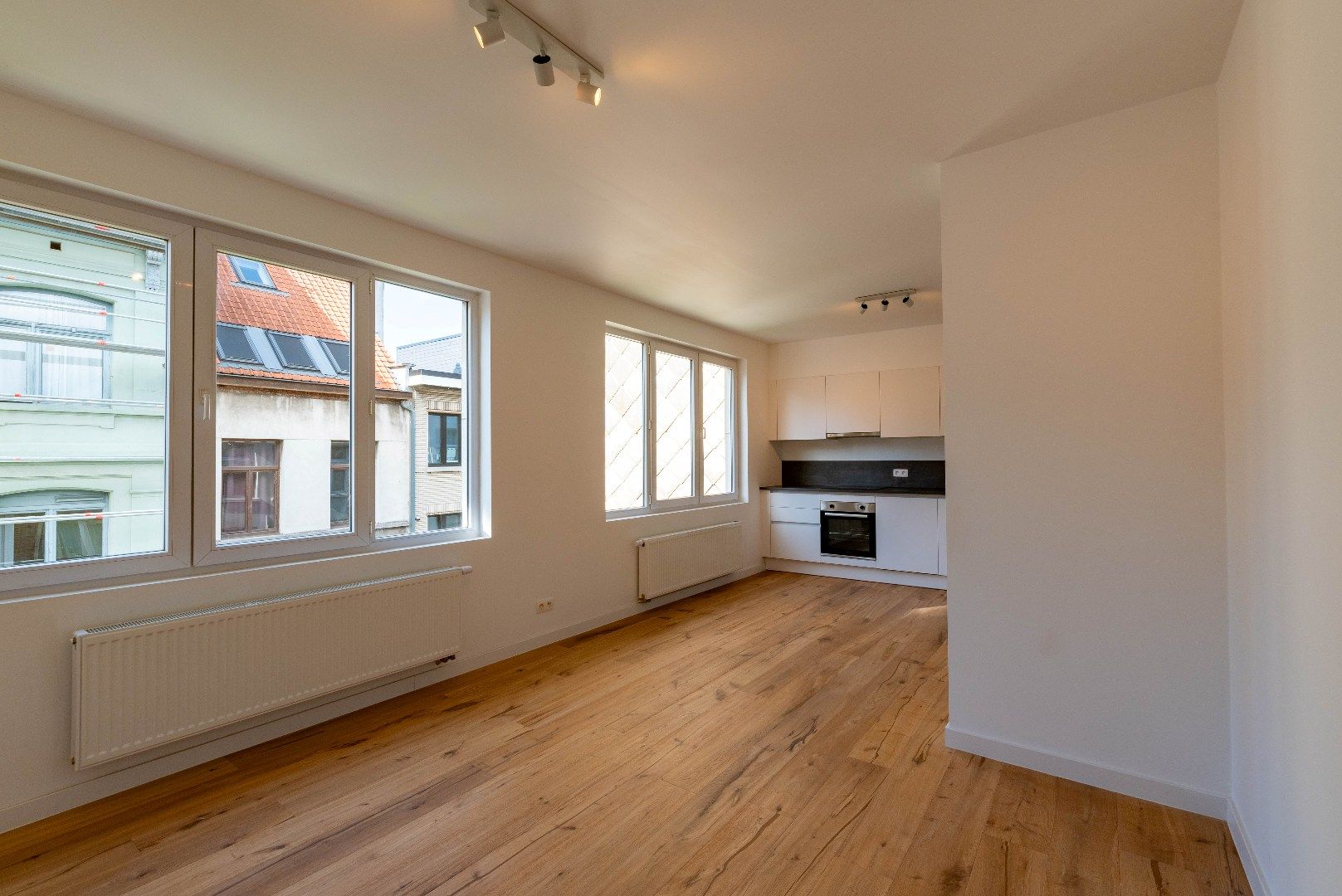 Lichtrijk en modern gerenoveerd appartement op toplocatie!  foto 4