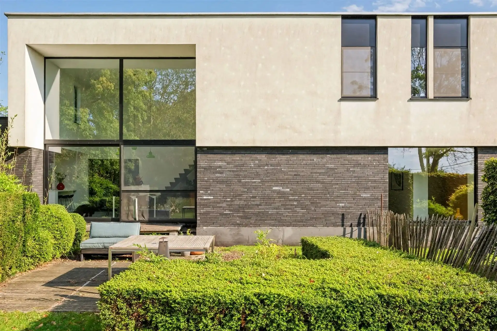 Ruime moderne villa met 6 slpk & prachtige tuin op 2200M2 foto 2