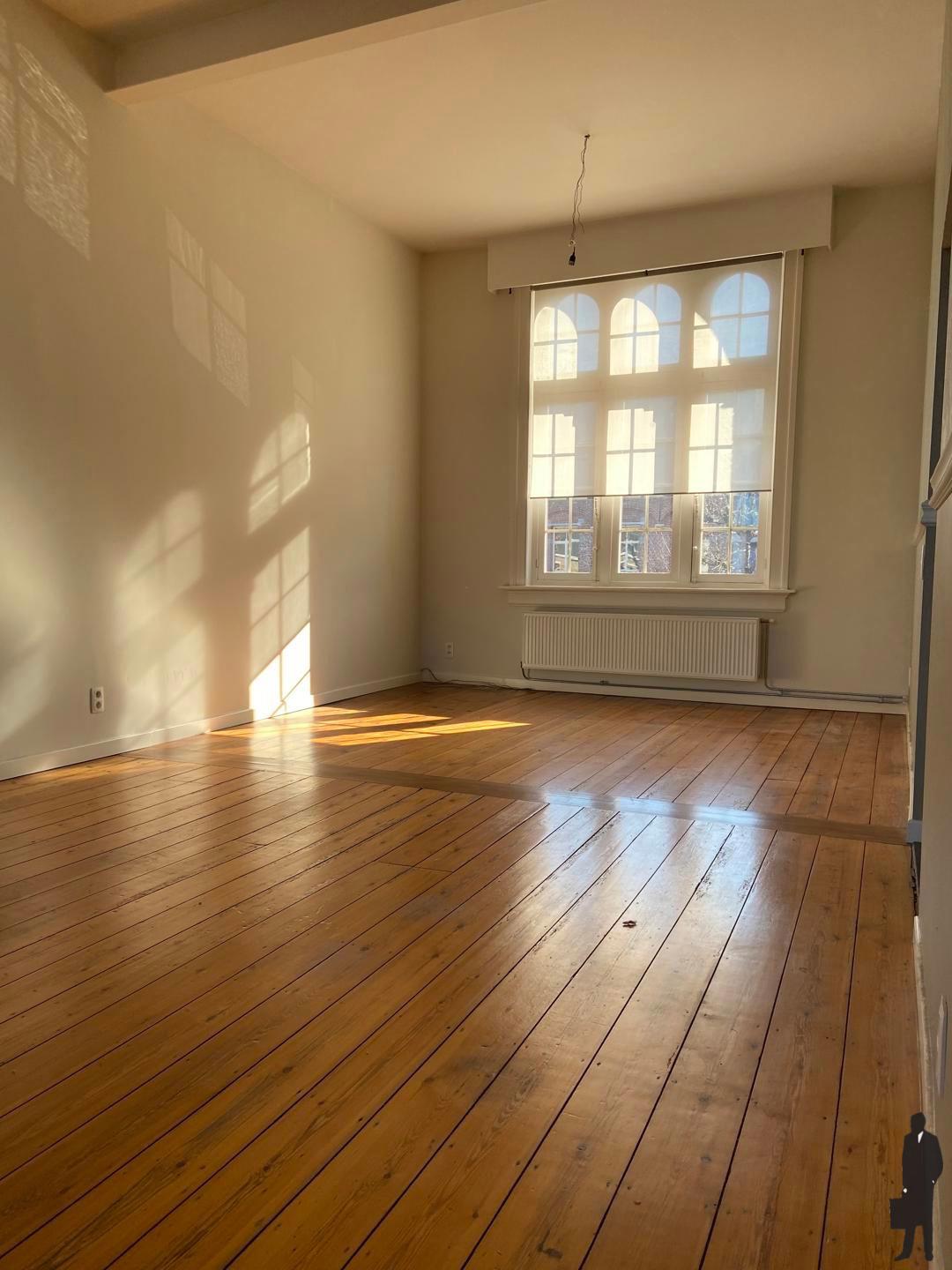 Ruim 2 slpk. appartement in het centrum van Hoogstraten foto 2