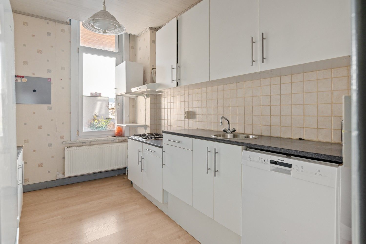 Ruime halfopen woning met 4 à 6 SLPKS, apart kantoor en een groot magazijn in Mortsel! foto 6