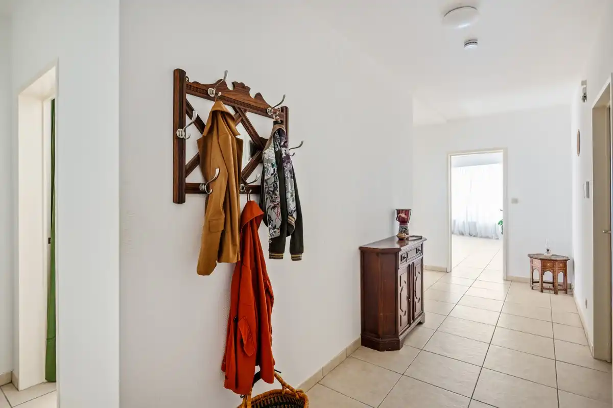 Licht, rust en stadse dynamiek ... in dit gelijkvloers hoekappartement met 2 slaapkamers komt het mooi samen. foto 3