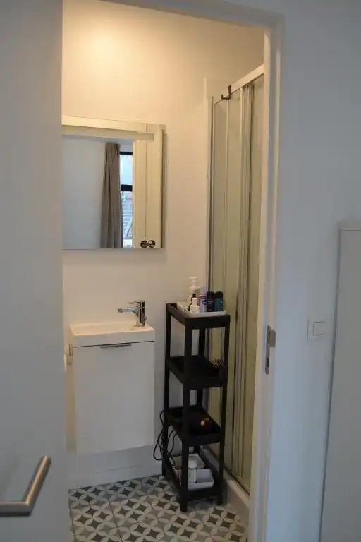 Volledig gerenoveerde studentenkamer foto 9