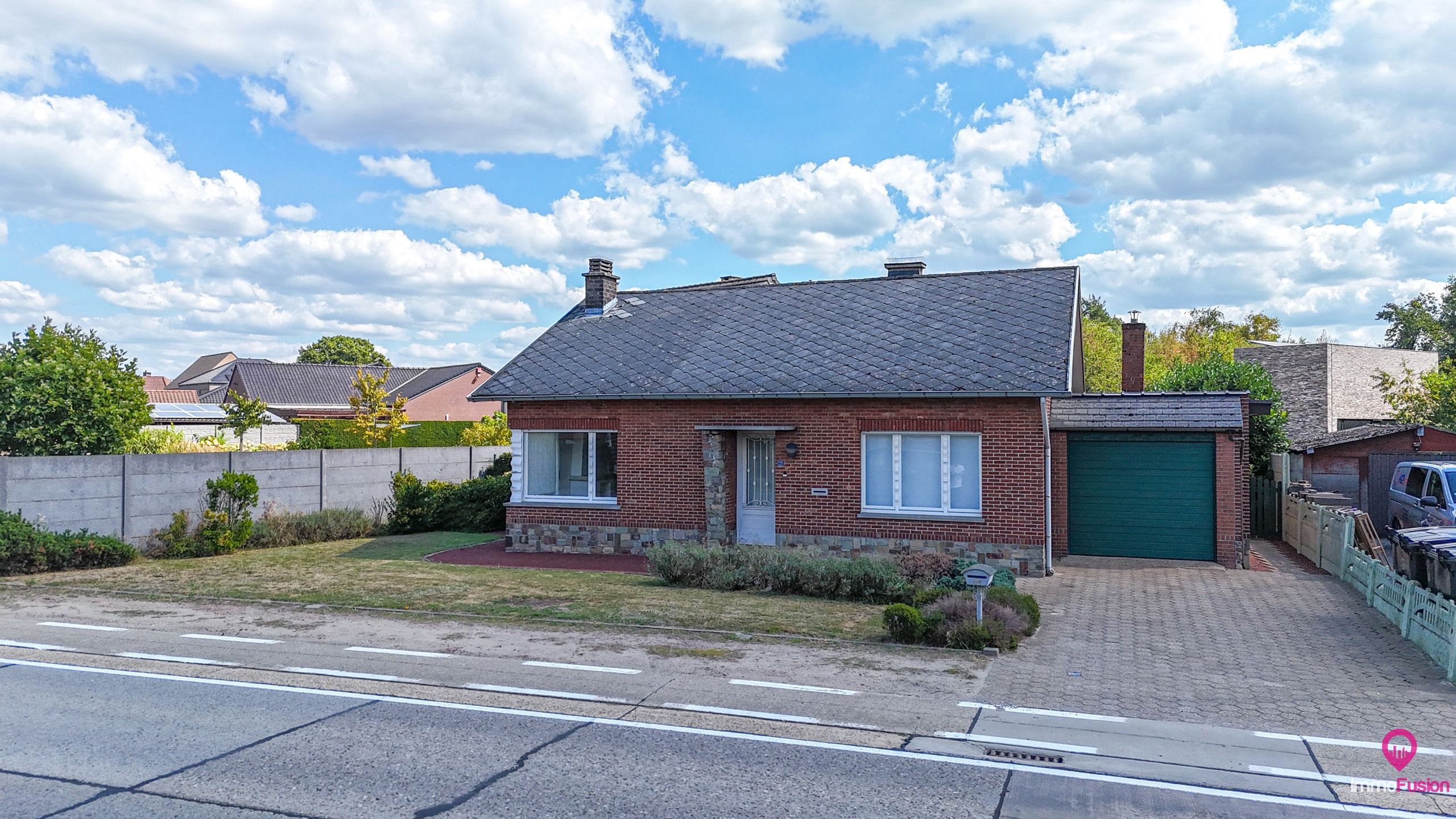 Gelijkvloerse open bebouwing op 6a45 met tuin & garage! foto 24