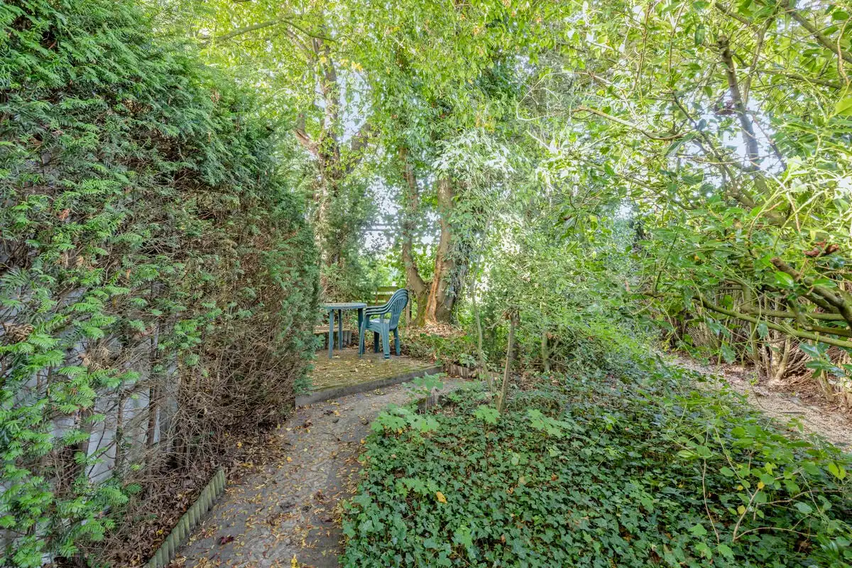 Solide woning op mooi perceel van 11a 10ca foto 14