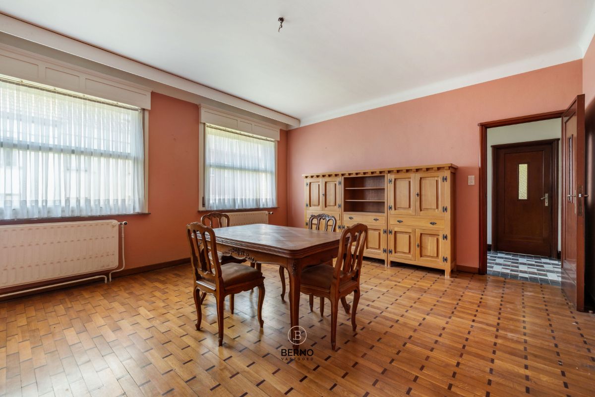 Karaktervolle woning met art-deco elementen en dubbele garage. foto 8