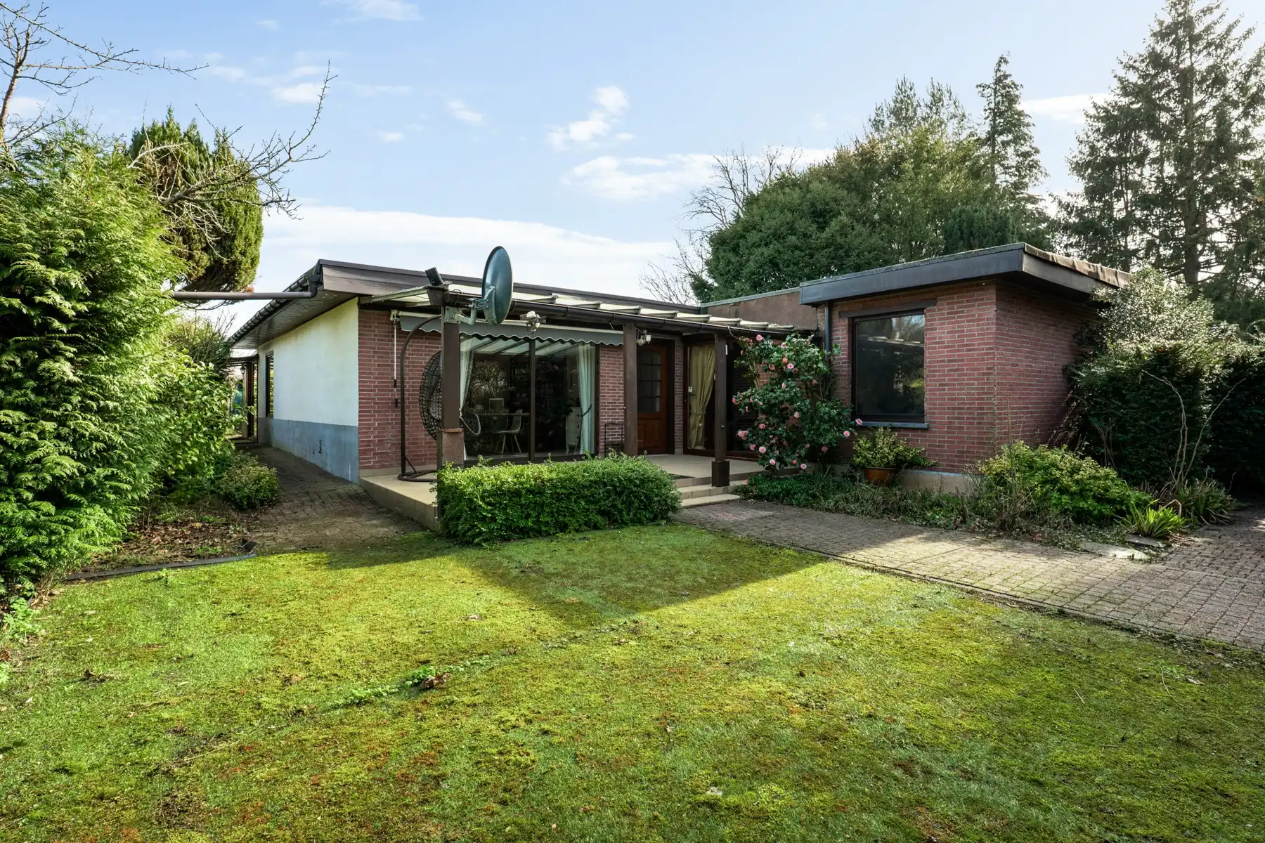 Charmante halfopen woning met polyvalent bijgebouw foto 3