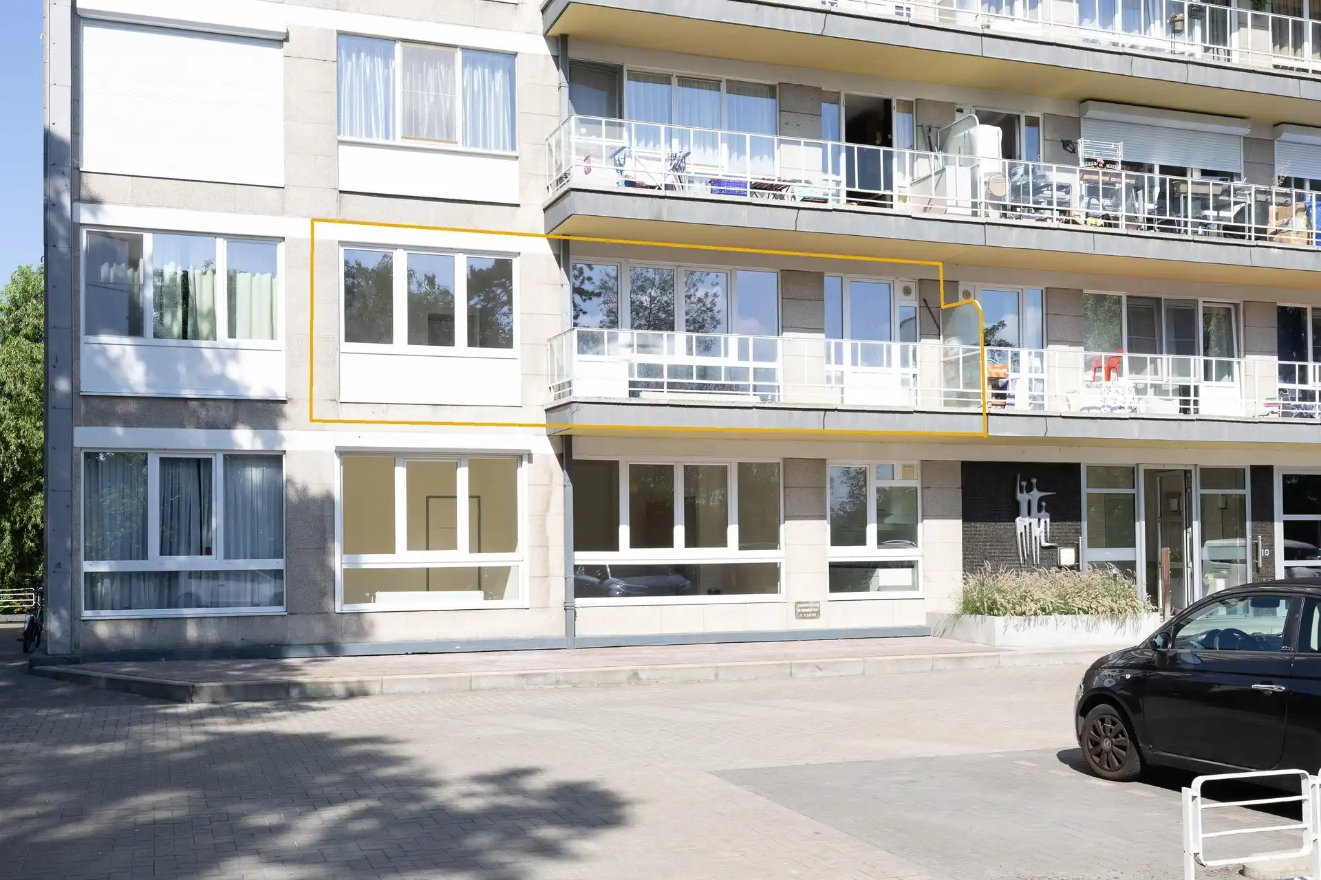 Lichtrijk één slaapkamer appartement foto 16
