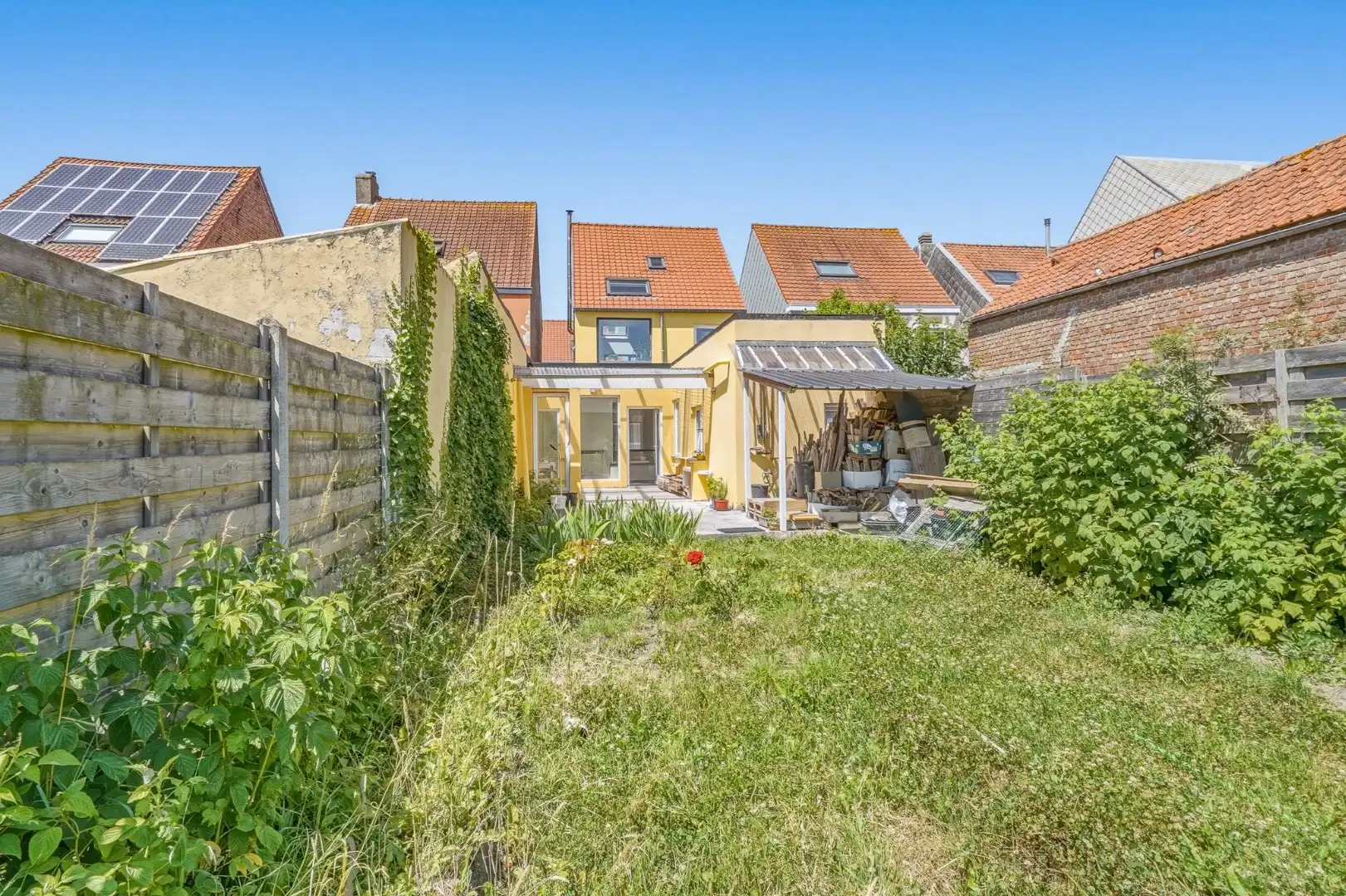 Hoofdfoto van de publicatie: Verder af te werken woning in centrum Oudenburg