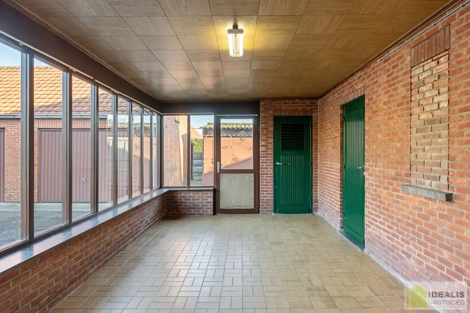 TE RENOVEREN WONING NABIJ HET CENTRUM VAN WIJCHMAAL, PEER OP EEN PERCEEL VAN  MAAR LIEFST 12A 5CA – DE WONING OMVAT EEN OPEN LEEFRUIMTE MET VEEL LICHTINVAL, KEUKEN MET AANSLUITEND EETKAMER, 3 SLAAPKAMERS, BADKAMER, VERANDA EN TWEE RUIME OPSLAGRUIMTES/WERKPLAATSEN – Een praktisch ingedeelde woning op een ruim perceel nabij het centrum van Peer! Dé perfecte zet voor zij die op zoek zijn naar een te renoveren woning met veel mogelijkheden op een rustige locatie in Wijchmaal, Peer! foto 18