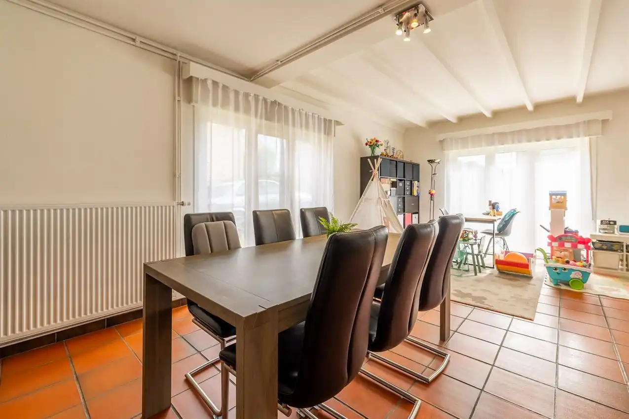 Mooie, ruime villawoning met leuke tuin op rustige locatie foto 9