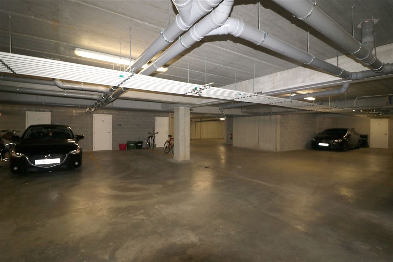 Appartement met 2 slpk., groot terras en autostaanplaats foto 23