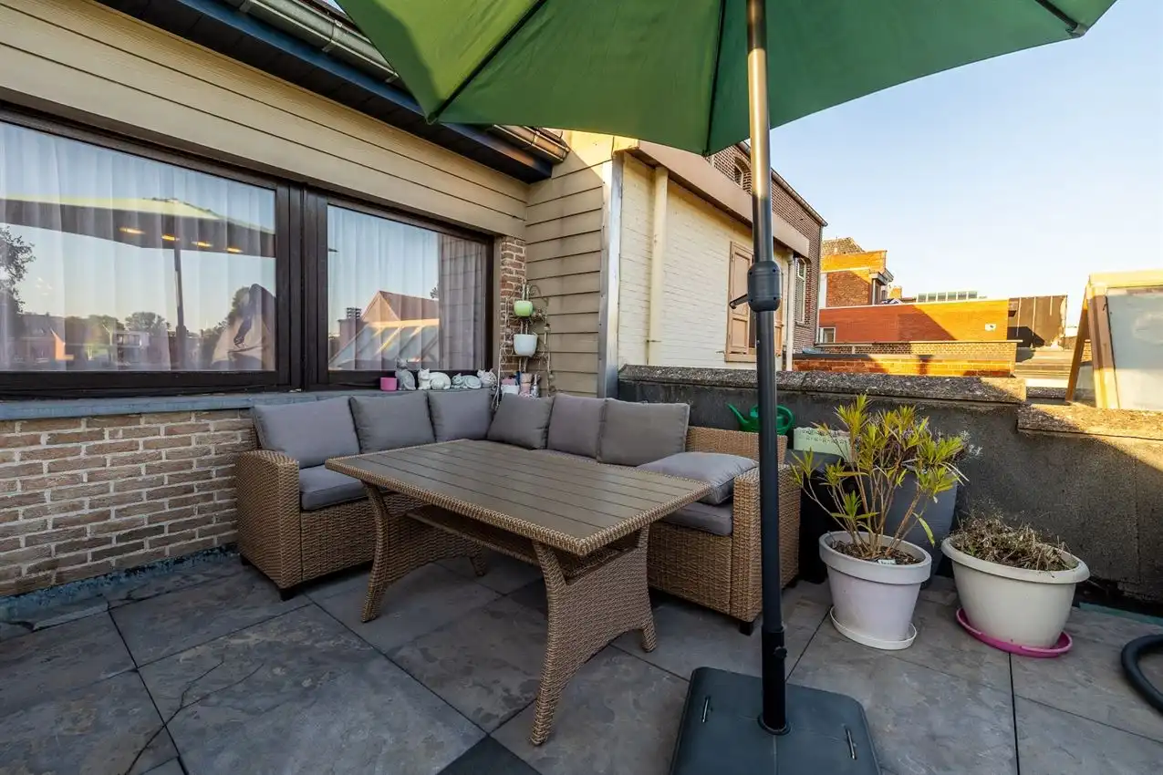 Gerenoveerde bel-etagewoning met 3 slk foto 8