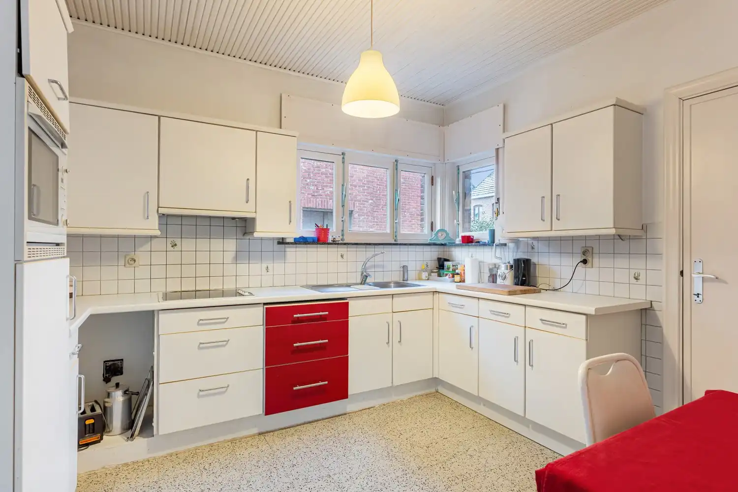 Goed gelegen en vrijstaande woning met 2 slaapkamers, uitbreidingsmogelijkheden onder het dak en een oprit met een garage op een perceel van 9a 96ca grenzend aan en met de tuin deels gelegen in agrarisch gebied! foto 12