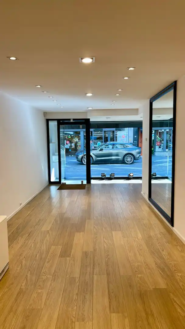 HANDELSPAND MET RUIME KELDER GELEGEN IN DE DRUKSTE WINKELSTRAAT VAN SINT-TRUIDEN foto 4