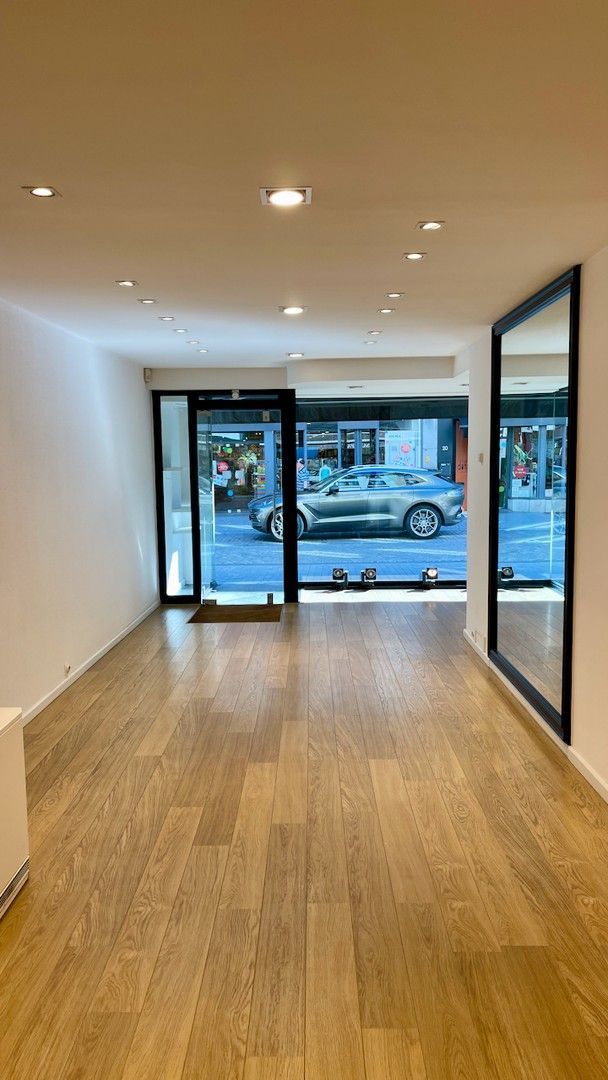 HANDELSPAND MET RUIME KELDER GELEGEN IN DE DRUKSTE WINKELSTRAAT VAN SINT-TRUIDEN foto 4